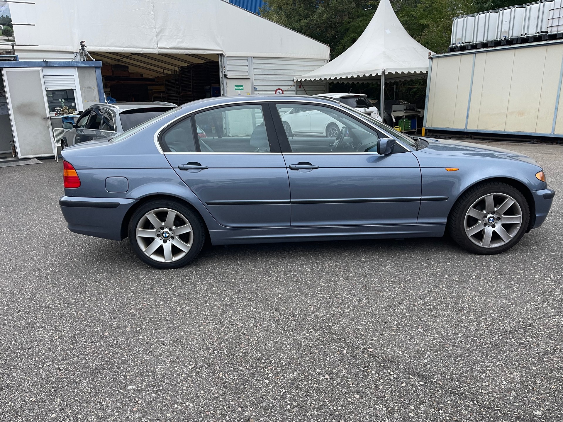 BMW 320i Frisch ab Kontrolle-image-3