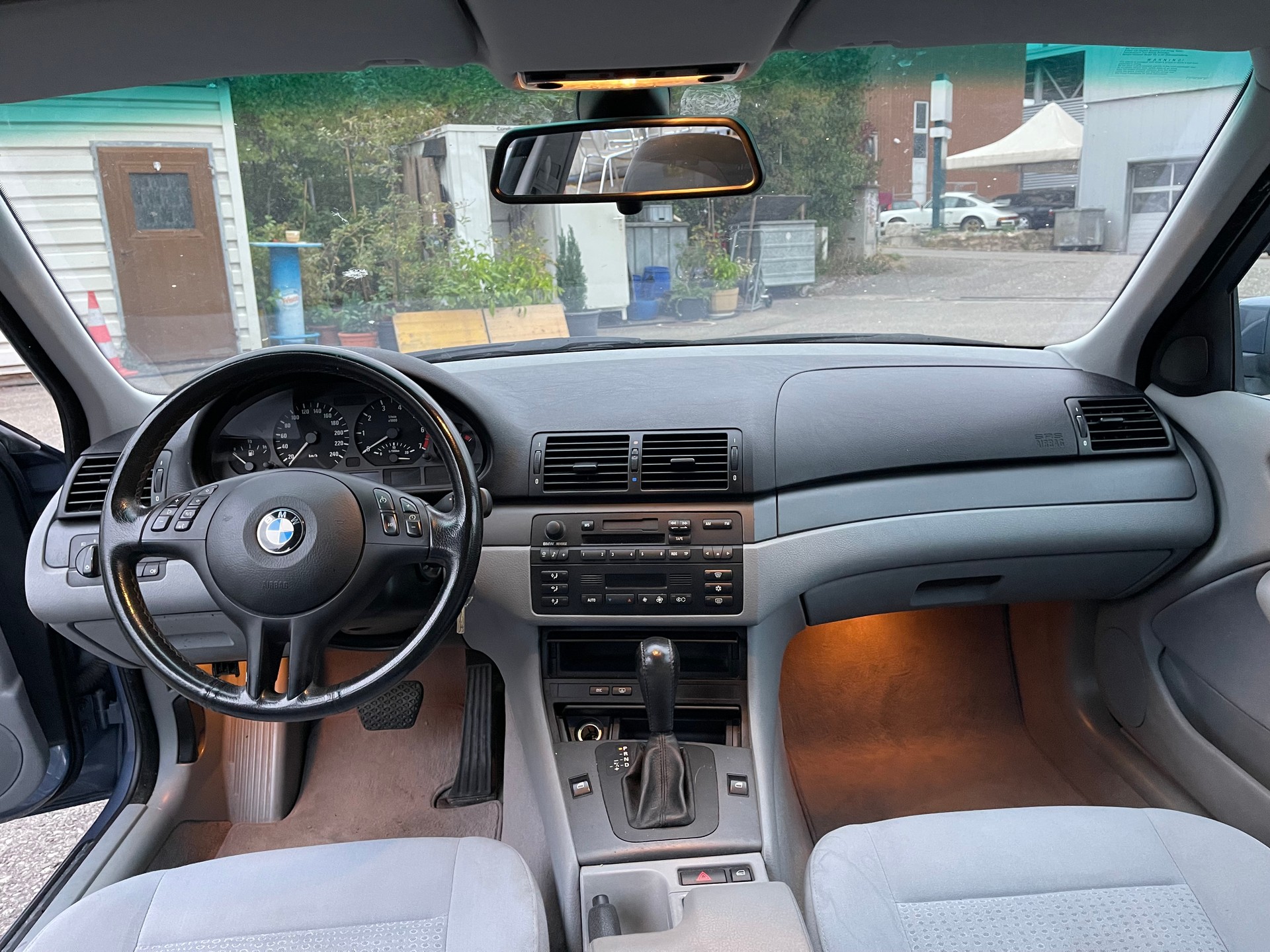 BMW 320i Frisch ab Kontrolle-image-8