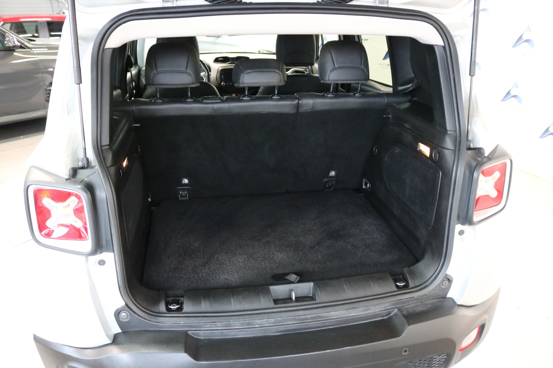 JEEP Renegade 2.0 CRD Limited AWD + Low Range 9ATX-image-4