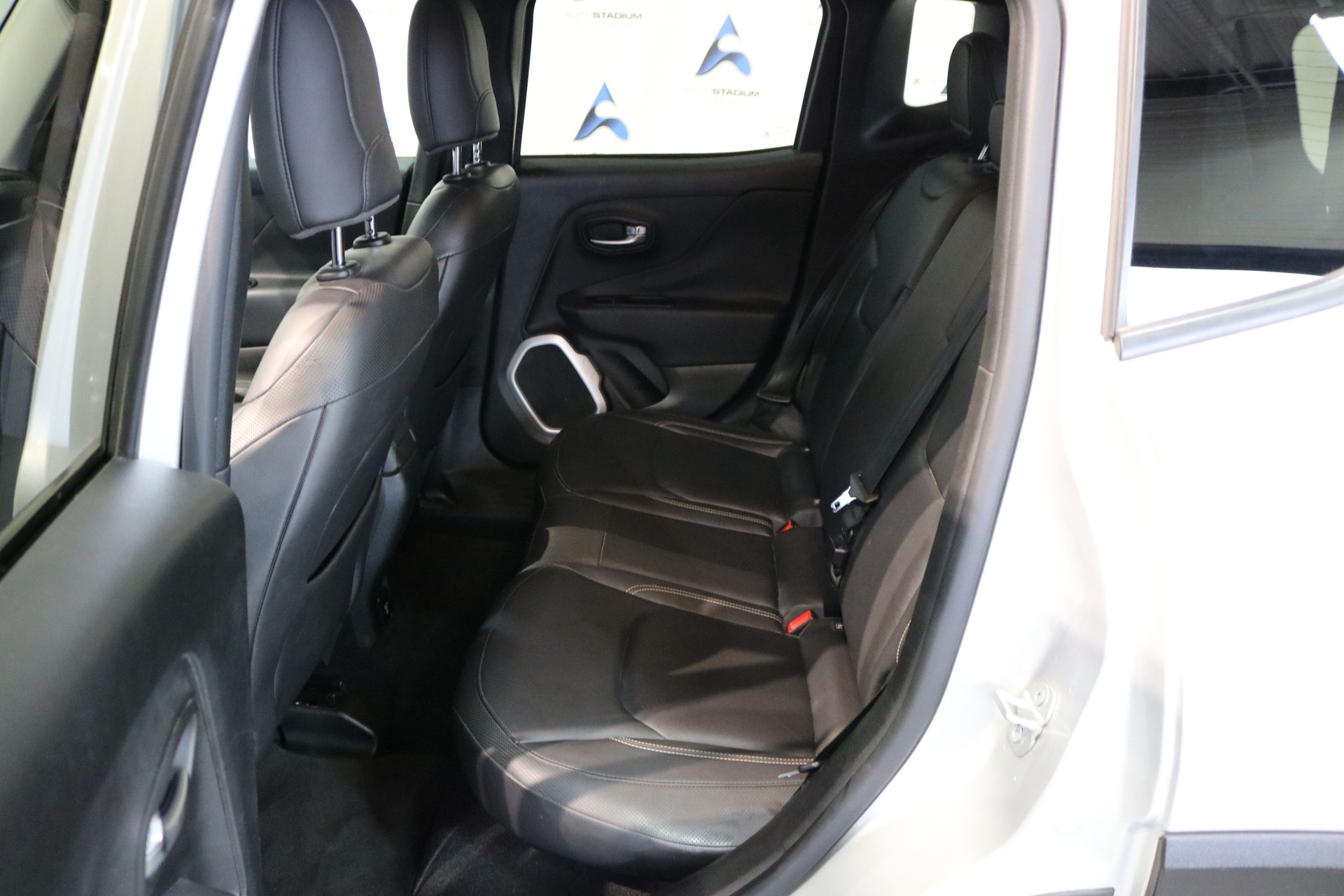 JEEP Renegade 2.0 CRD Limited AWD + Low Range 9ATX-showroom-element-3