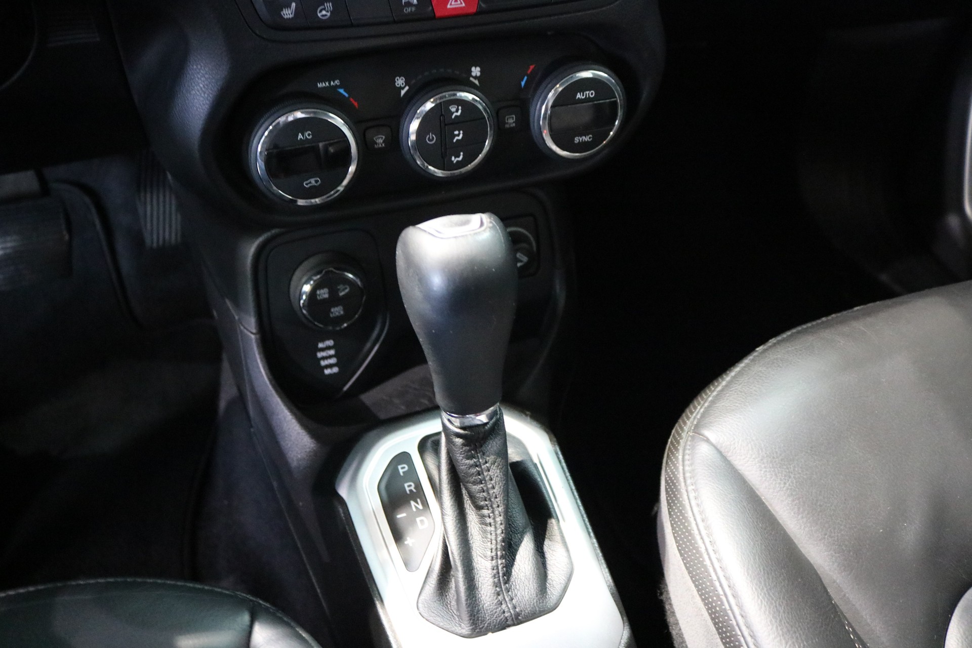 JEEP Renegade 2.0 CRD Limited AWD + Low Range 9ATX-image-40