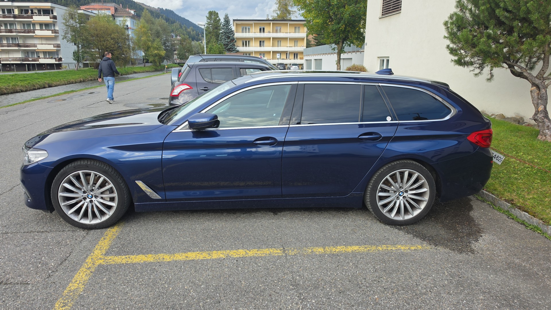 BMW 530d xDrive-image-11