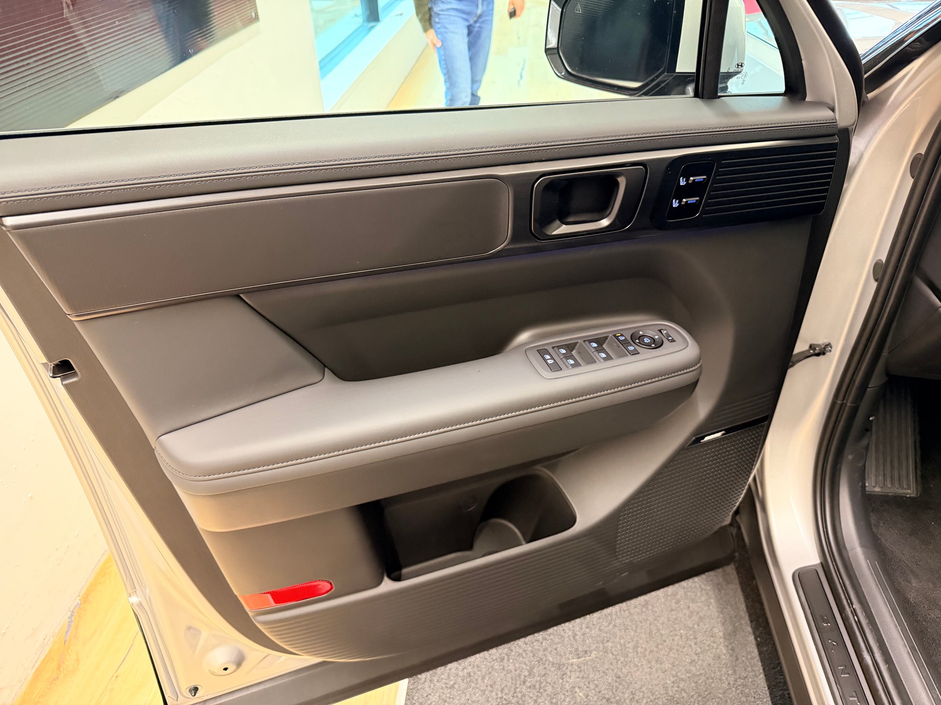 HYUNDAI Santa Fe 1.6 T-GDi PHEV Calligraphy 4WD Automatic-image-11