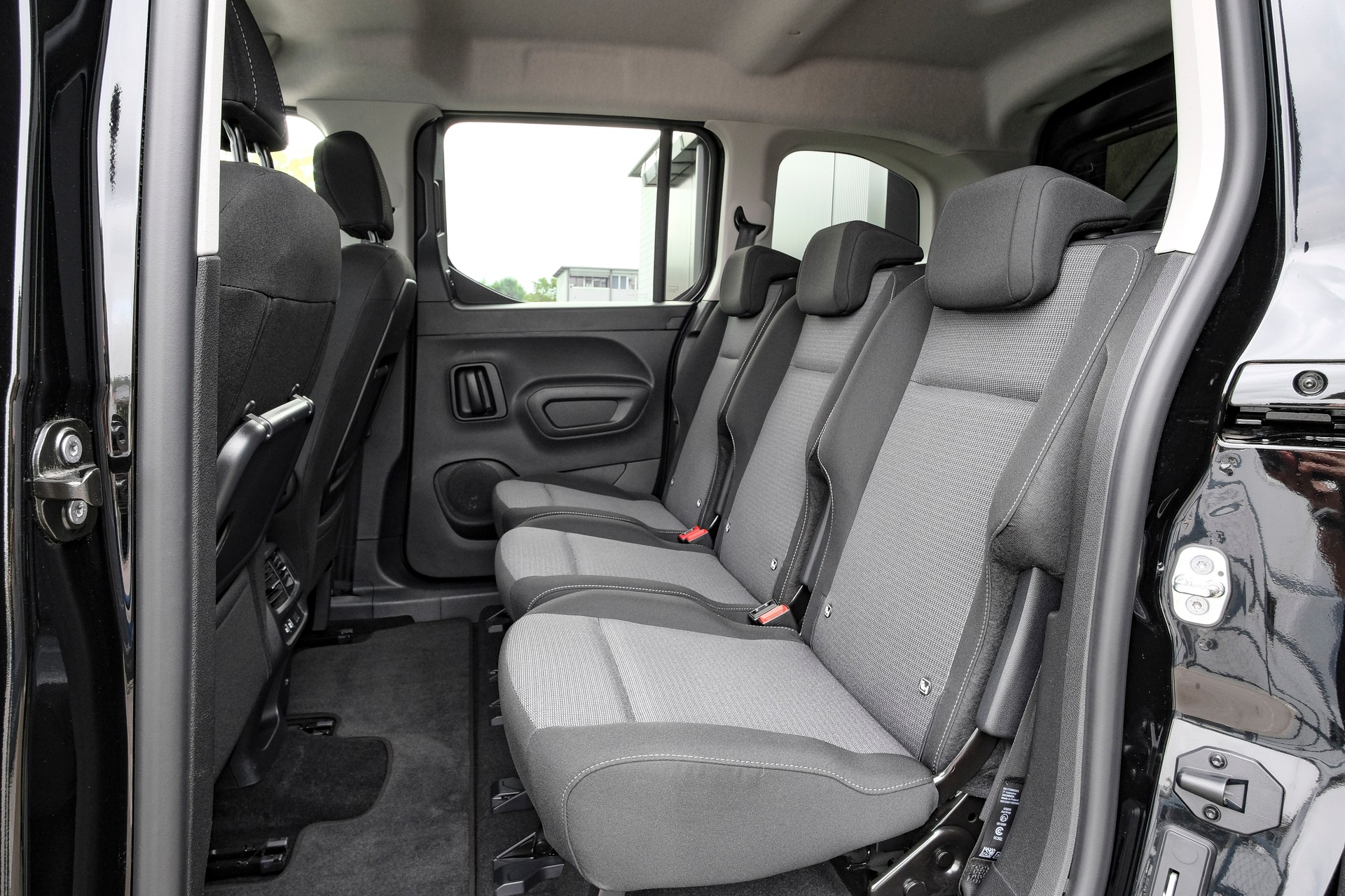 TOYOTA Proace City Verso 1.5 Trend Long Automatik-image-11