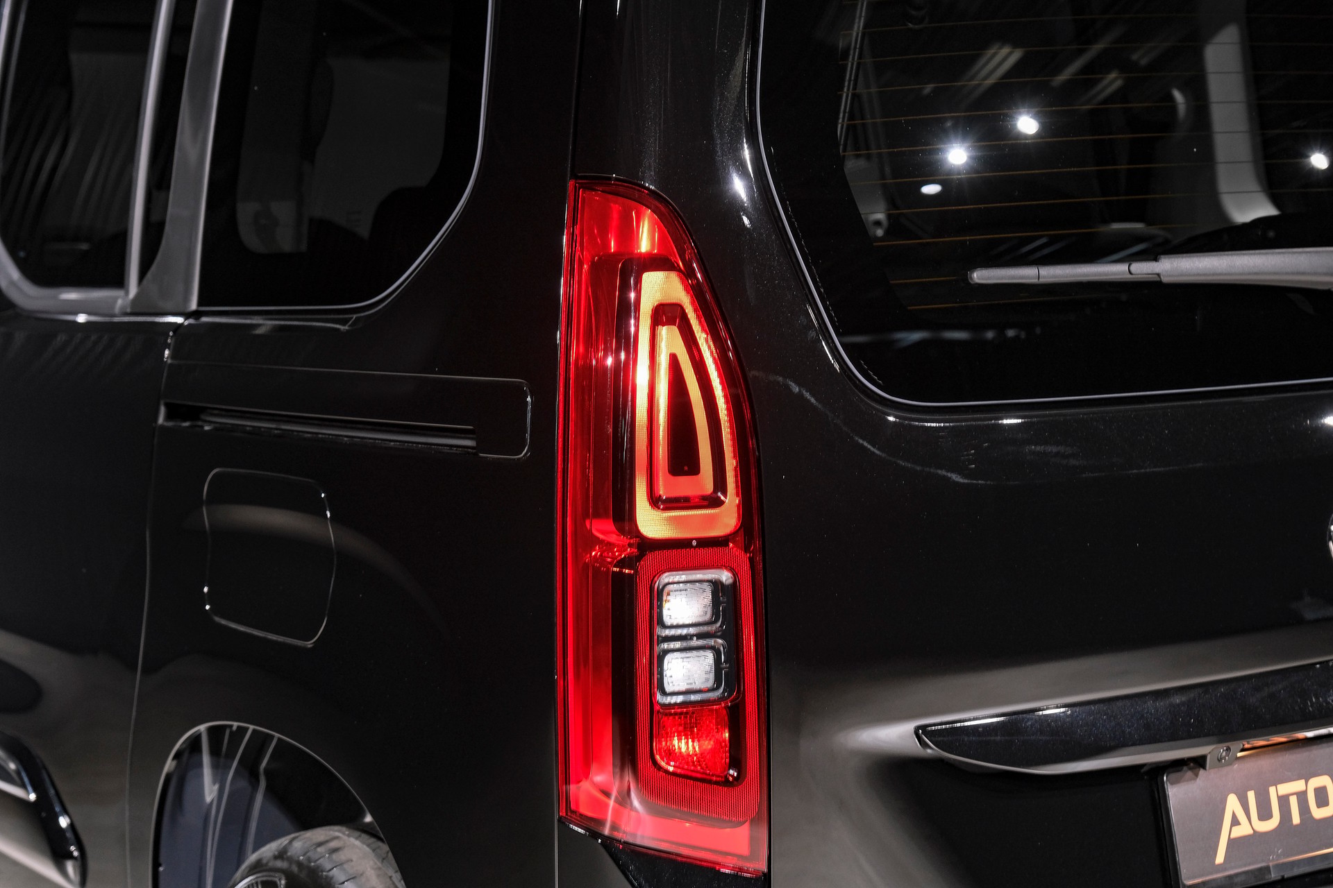 TOYOTA Proace City Verso 1.5 Trend Long Automatik-image-25