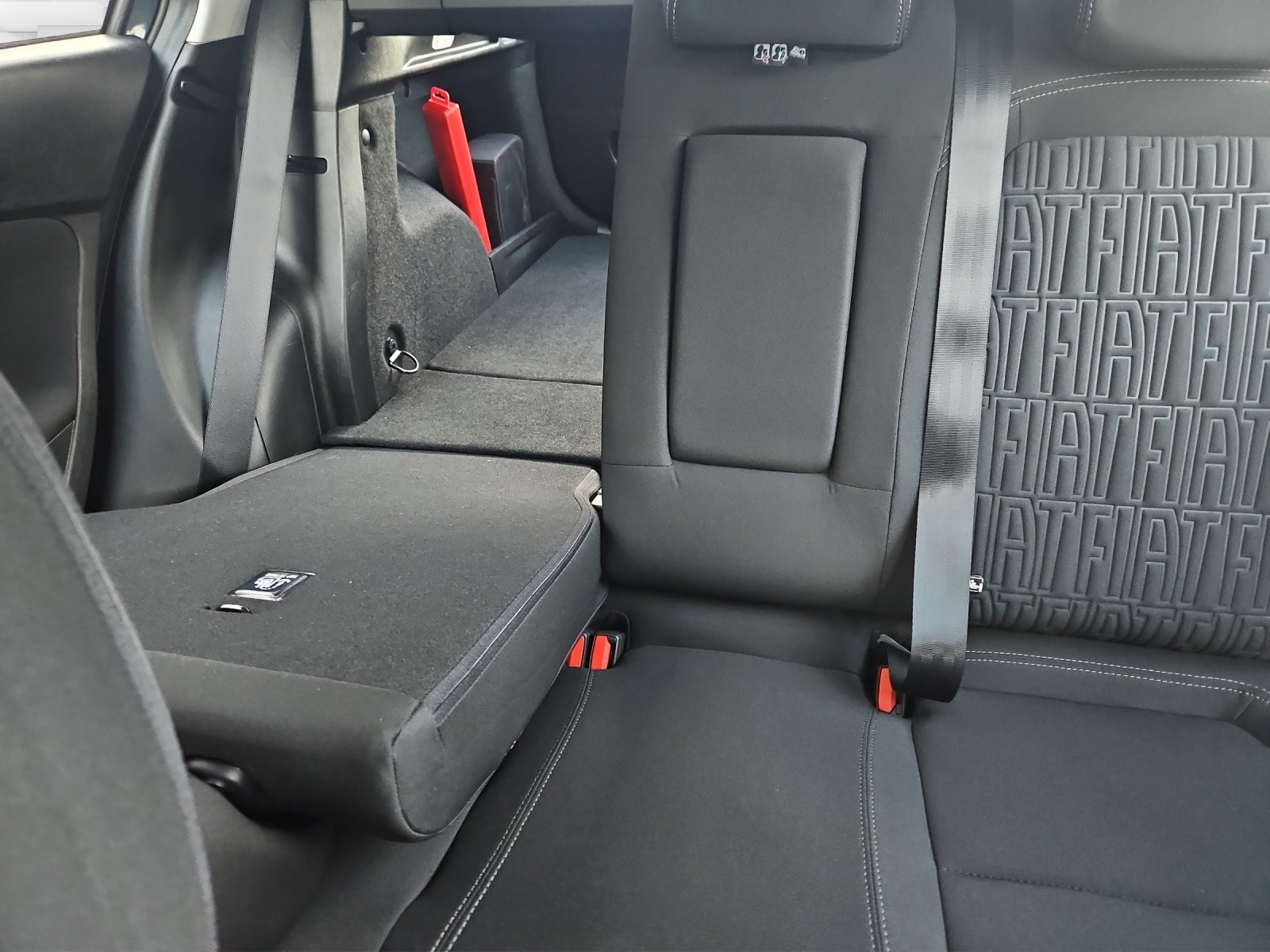 FIAT Tipo 1.5 Hybrid Station Wagon Swiss Edition Cross-image-9