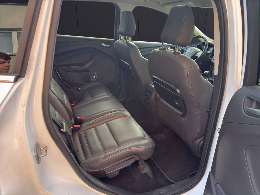 FORD Kuga 2.0 TDCi 150 Titanium 2WD-image-13