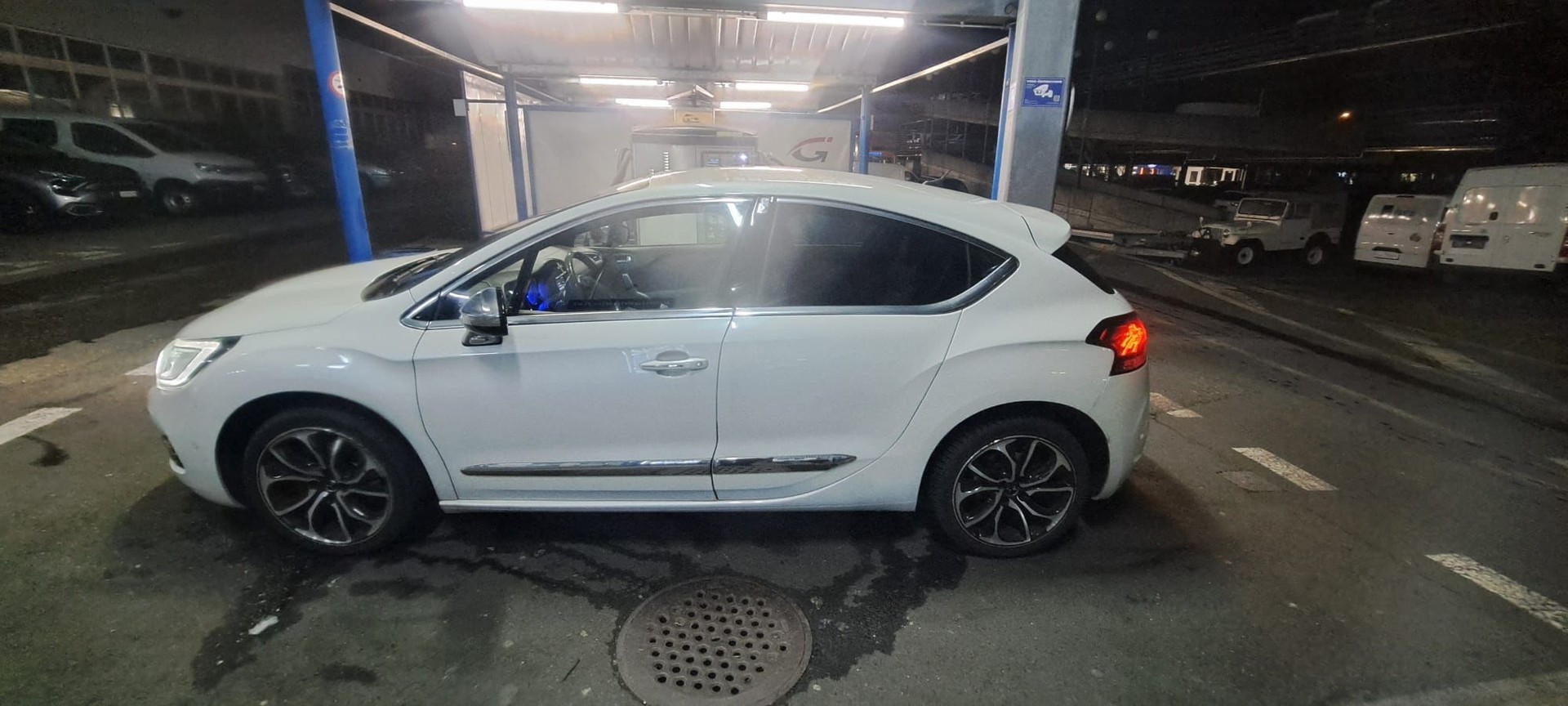 DS AUTOMOBILES DS 4 1.6 THP Sport Chic Automatic-image-2