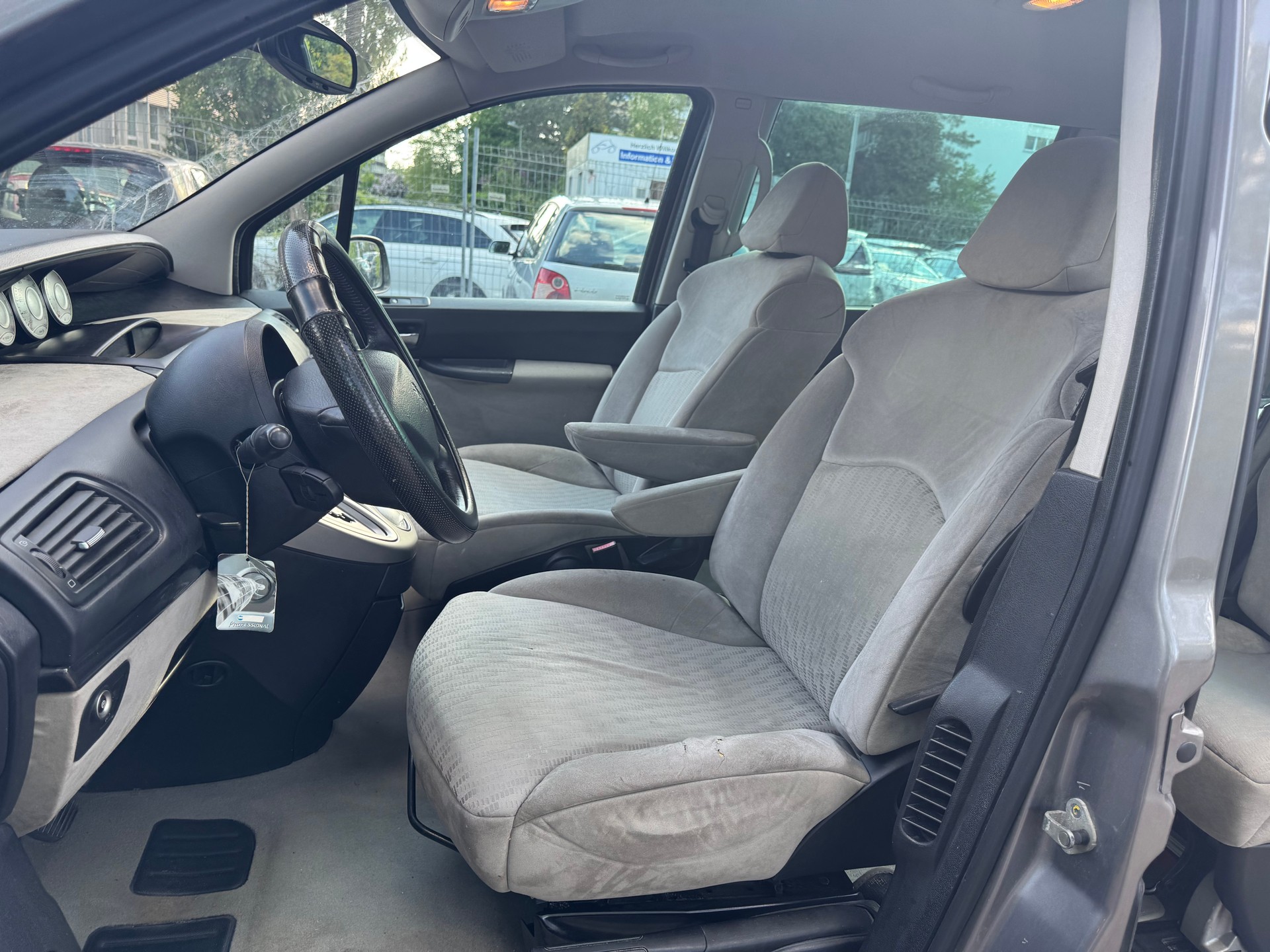 PEUGEOT 807 2.0 16V (SR) Family Automatic-image-6