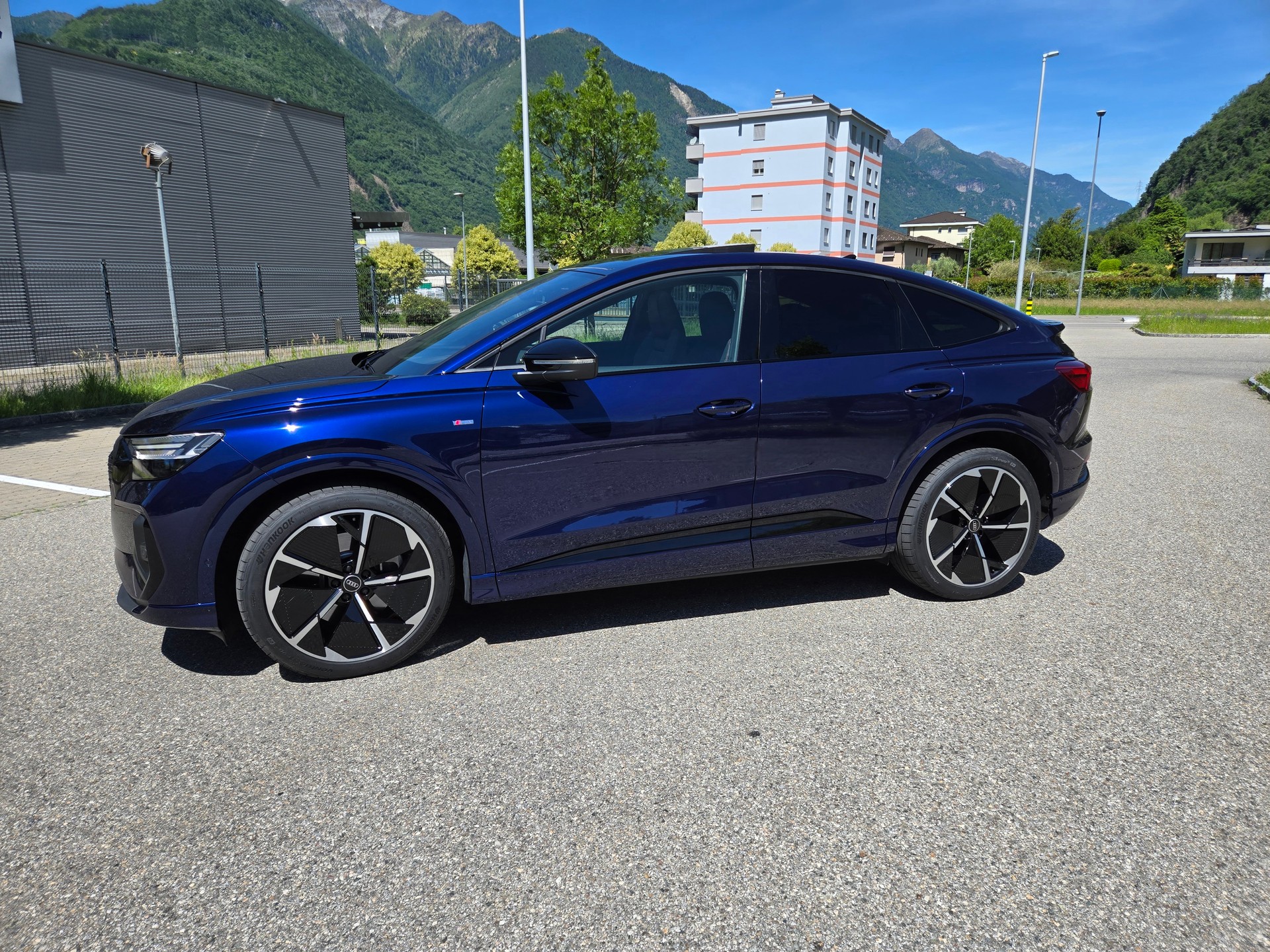 AUDI Q4 Sportback e-tron 50 quattro-image-2