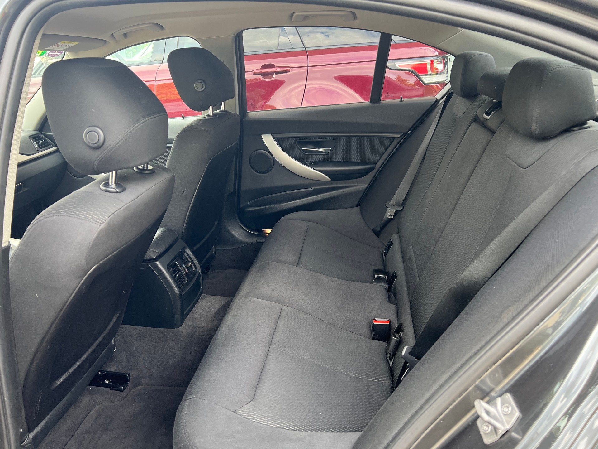 BMW 320i Steptronic-image-9