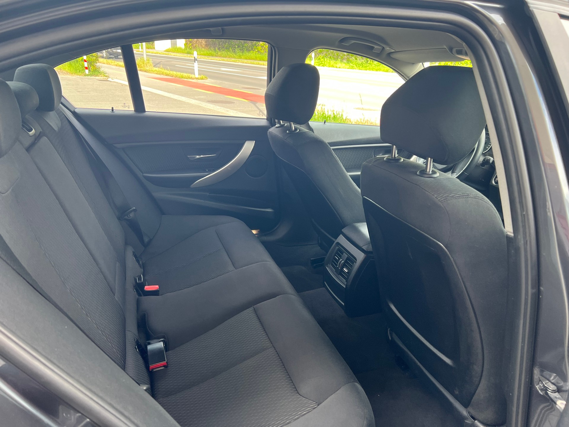 BMW 320i Steptronic-image-10