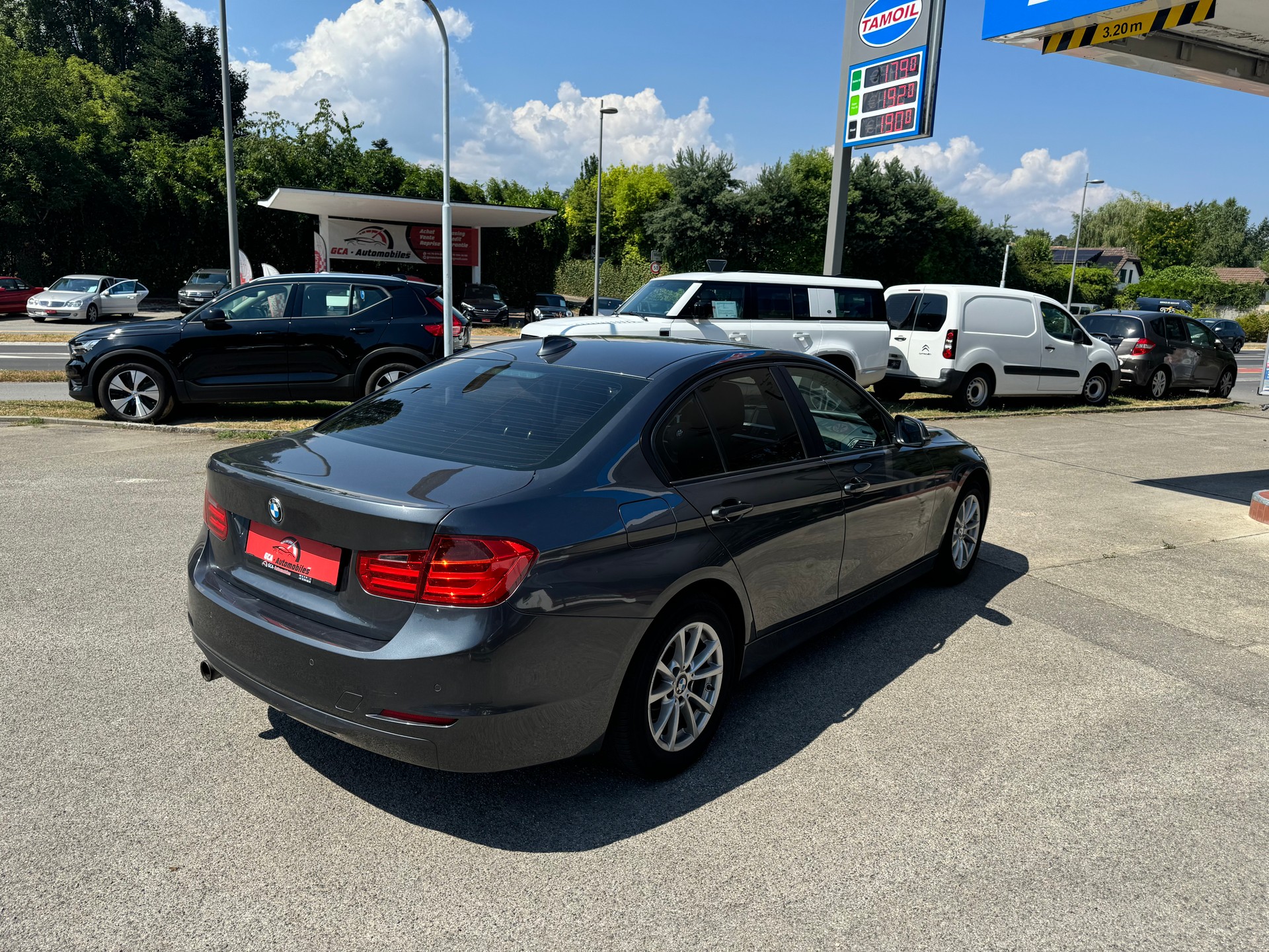 BMW 320i Steptronic-image-5