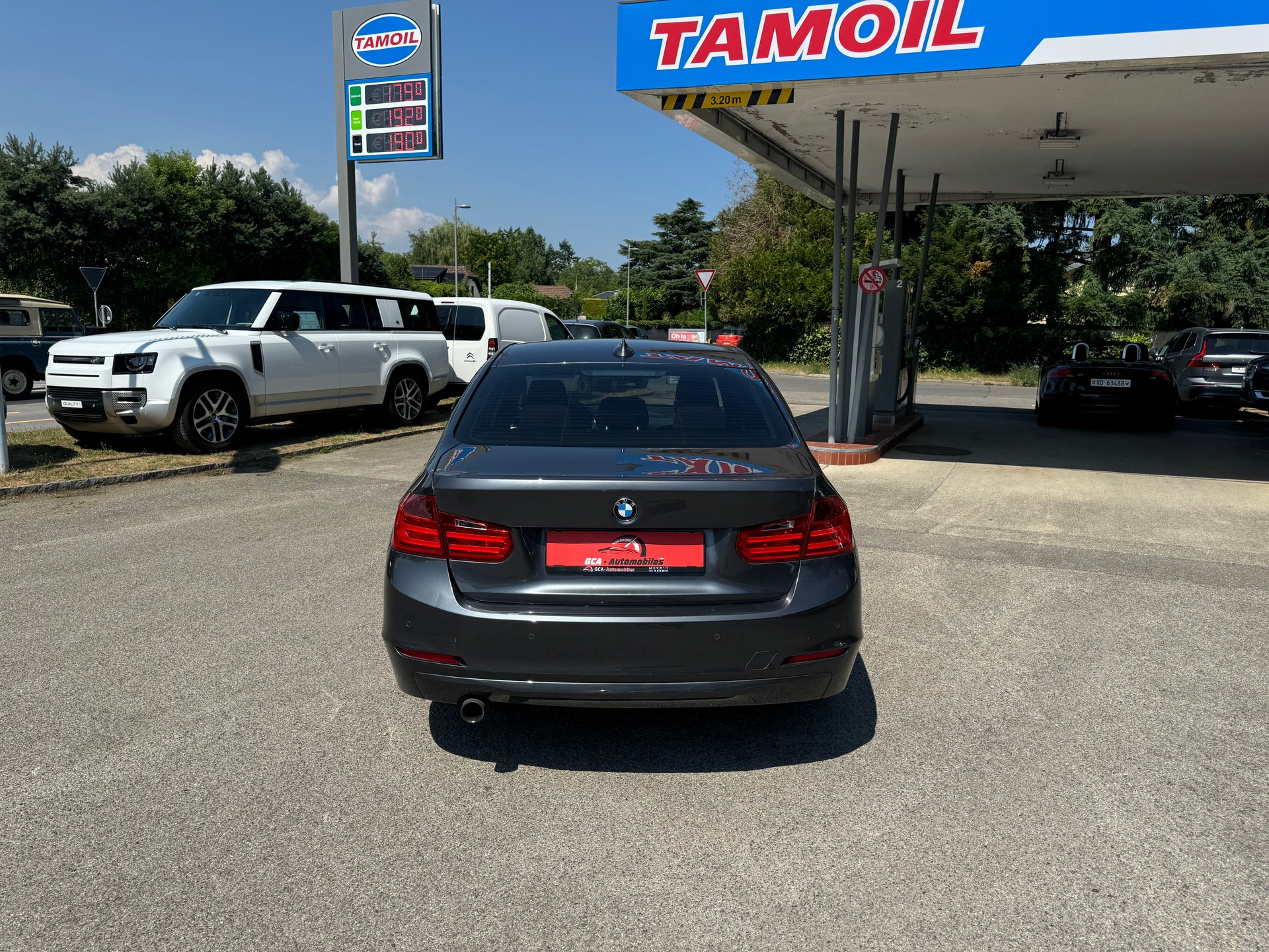 BMW 320i Steptronic-image-6
