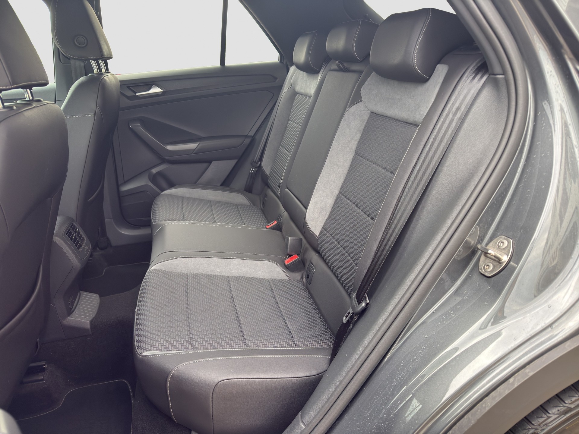 VW T-Roc 1.5 TSI EVO R-Line Advance DSG-image-16