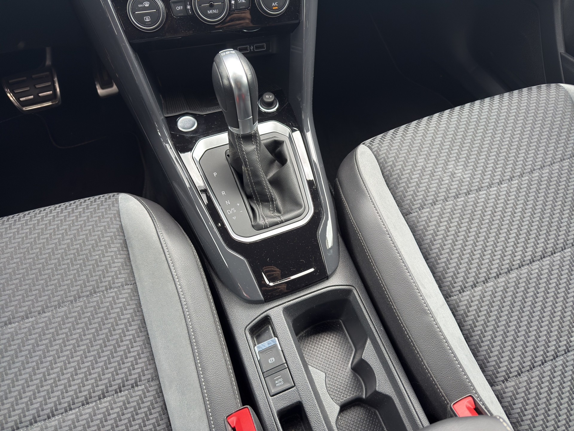 VW T-Roc 1.5 TSI EVO R-Line Advance DSG-image-11