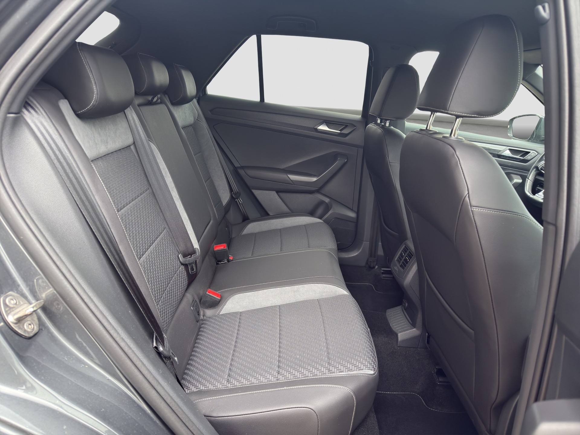 VW T-Roc 1.5 TSI EVO R-Line Advance DSG-image-15