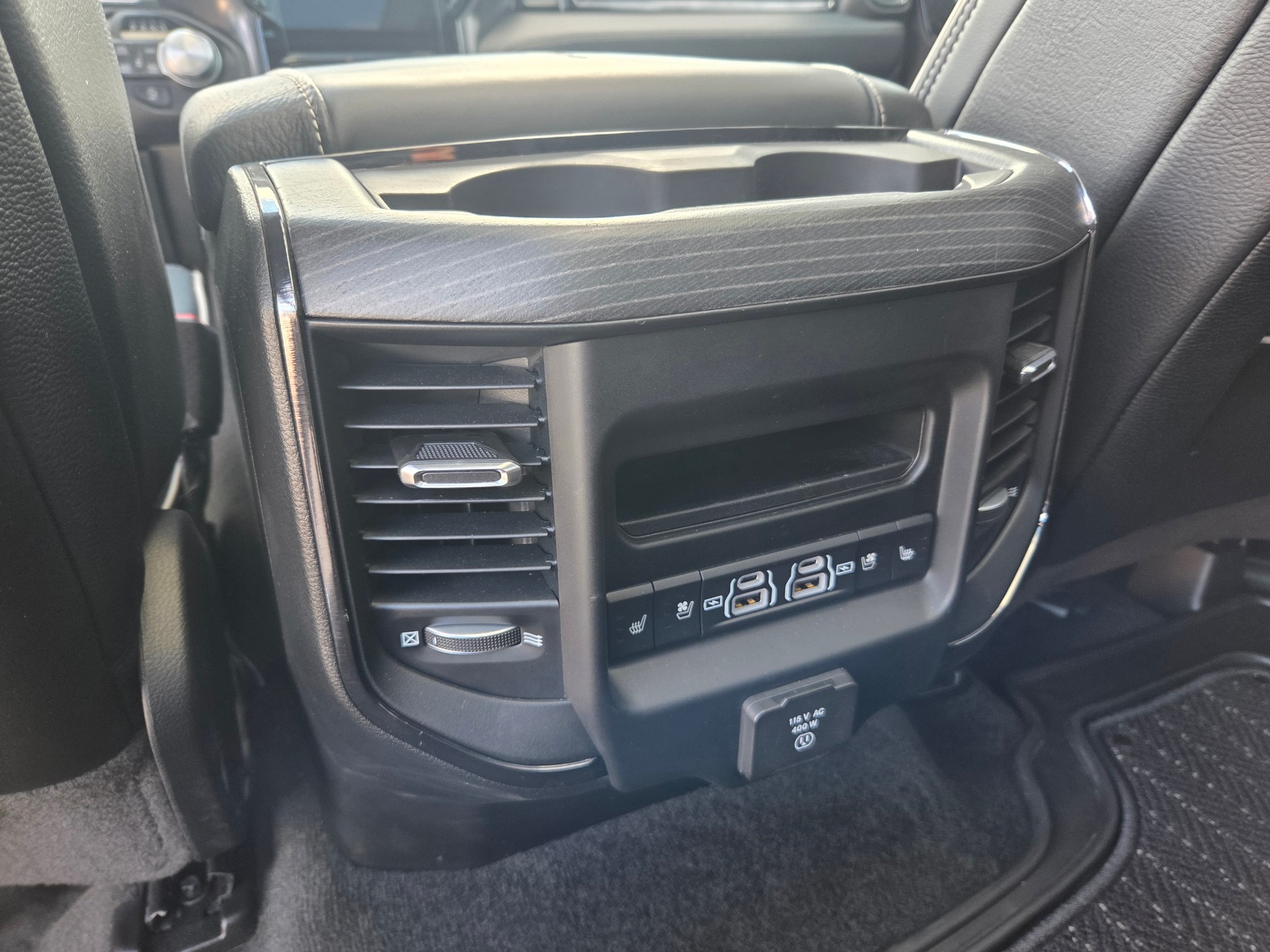 DODGE Ram 1500 5.7 V8 4x4 Limited 396PS / 3.5T AHK-image-12