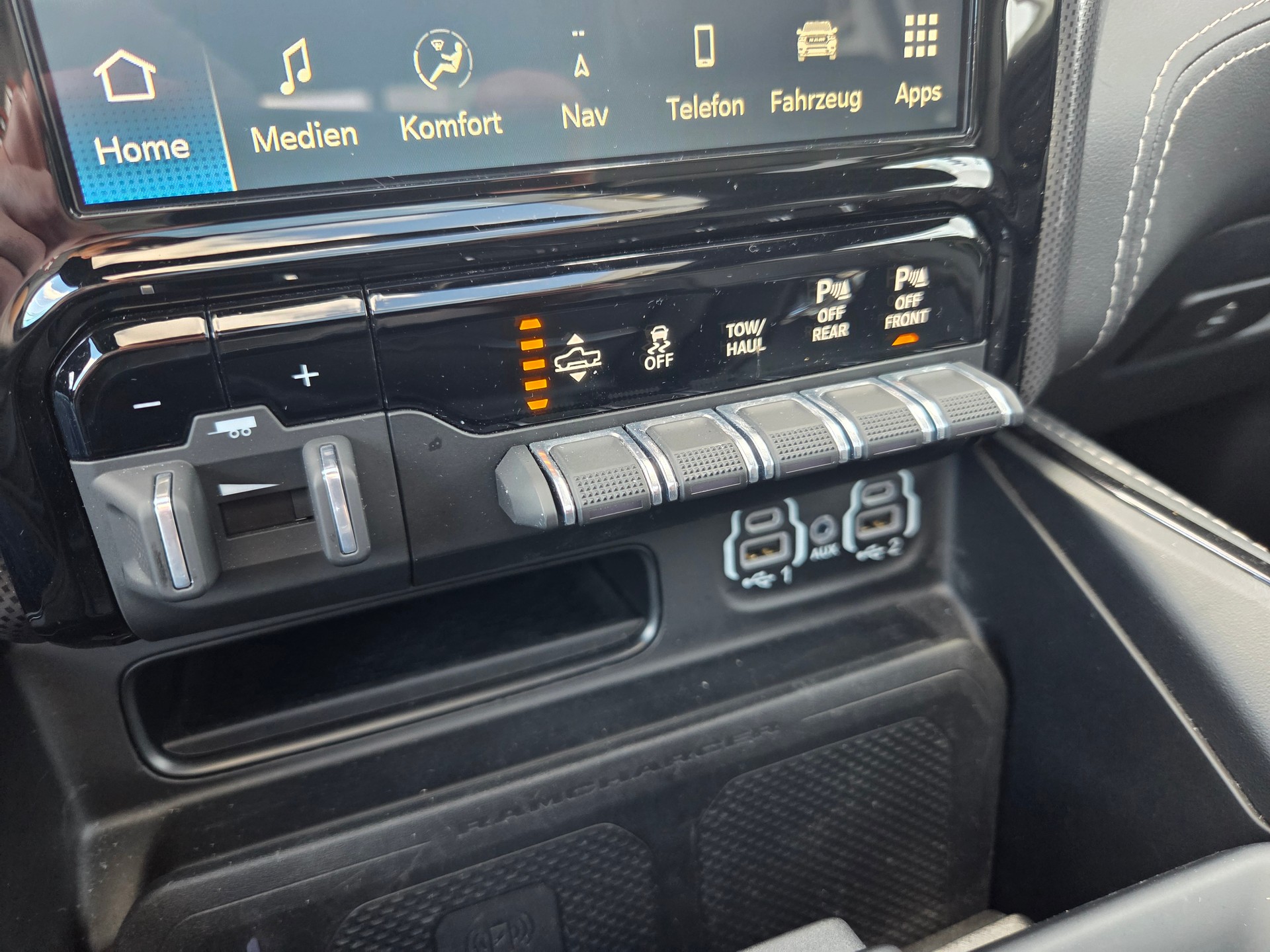 DODGE Ram 1500 5.7 V8 4x4 Limited 396PS / 3.5T AHK-image-17
