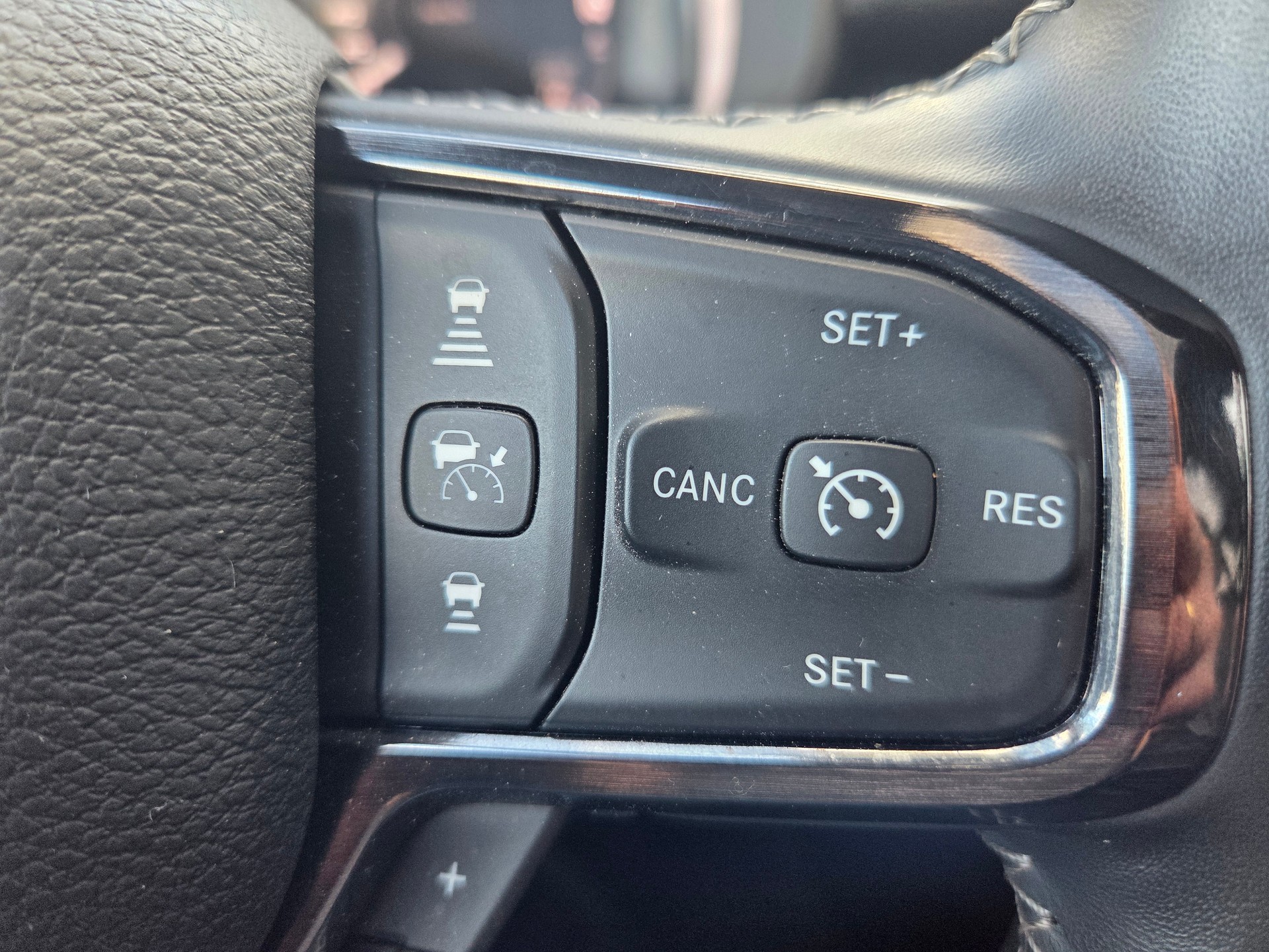 DODGE Ram 1500 5.7 V8 4x4 Limited 396PS / 3.5T AHK-image-18