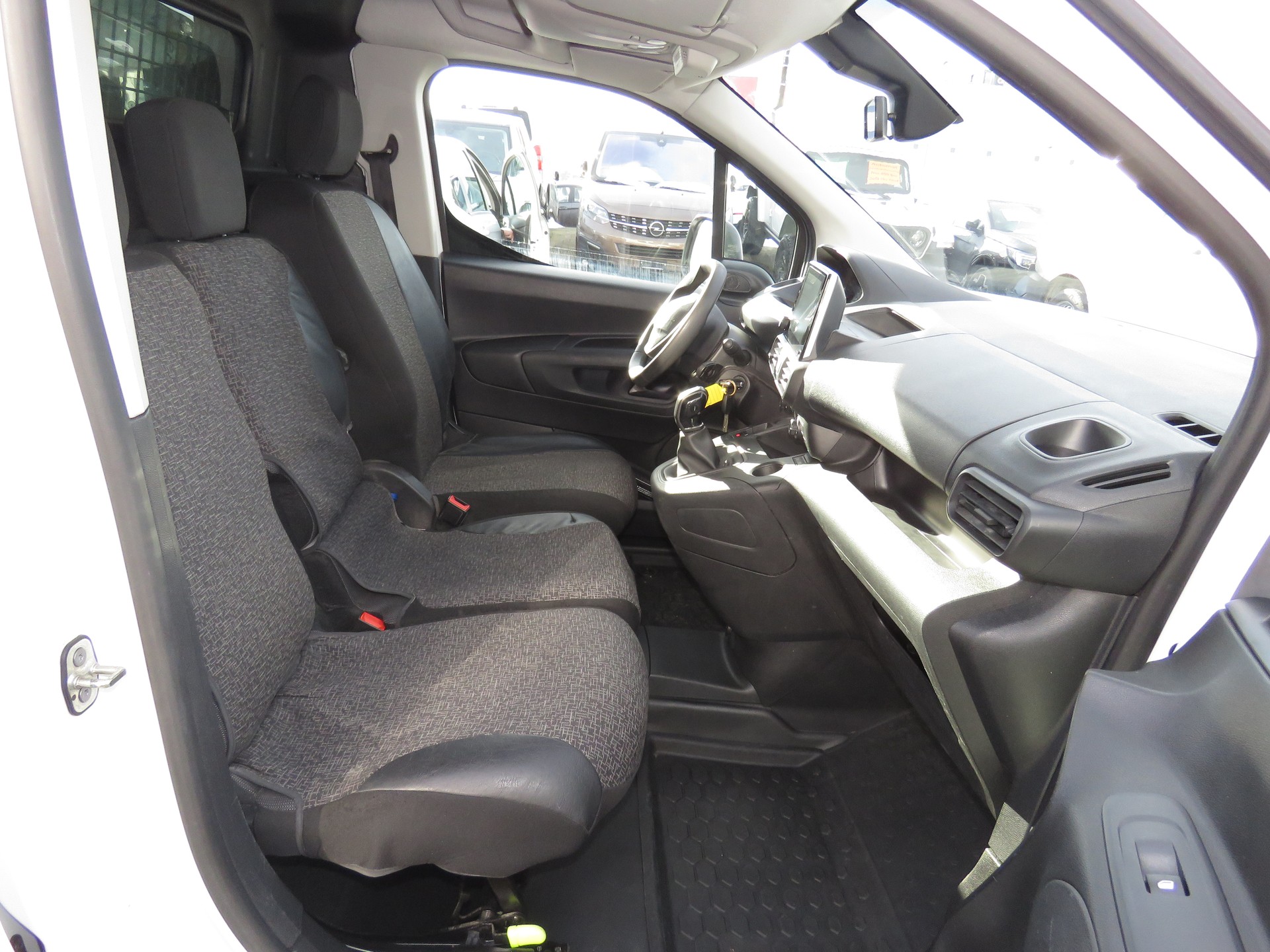 PEUGEOT Partner 1.5 Blue HDi s/s Premium Long 1000kg-image-9
