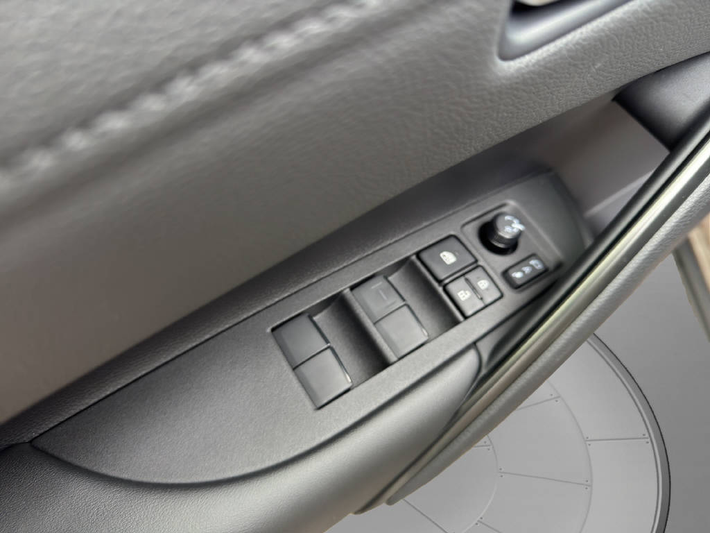 TOYOTA Corolla Cross 2.0 HSD Trend AWD-i-image-5