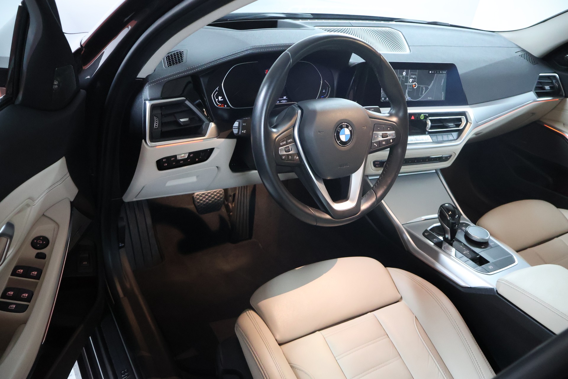 BMW 320d xDrive 48V Steptronic Luxury Line-image-9