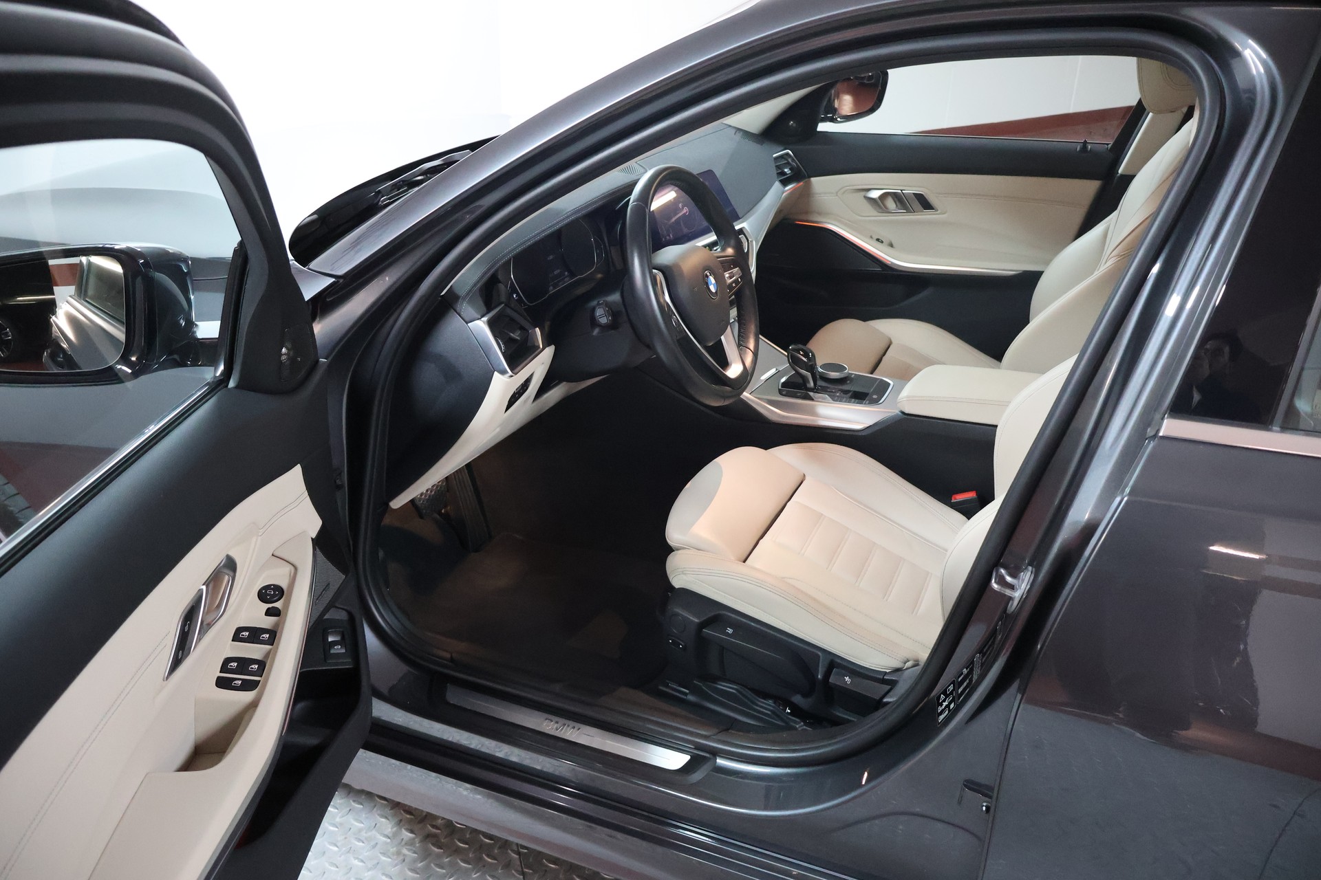 BMW 320d xDrive 48V Steptronic Luxury Line-image-7