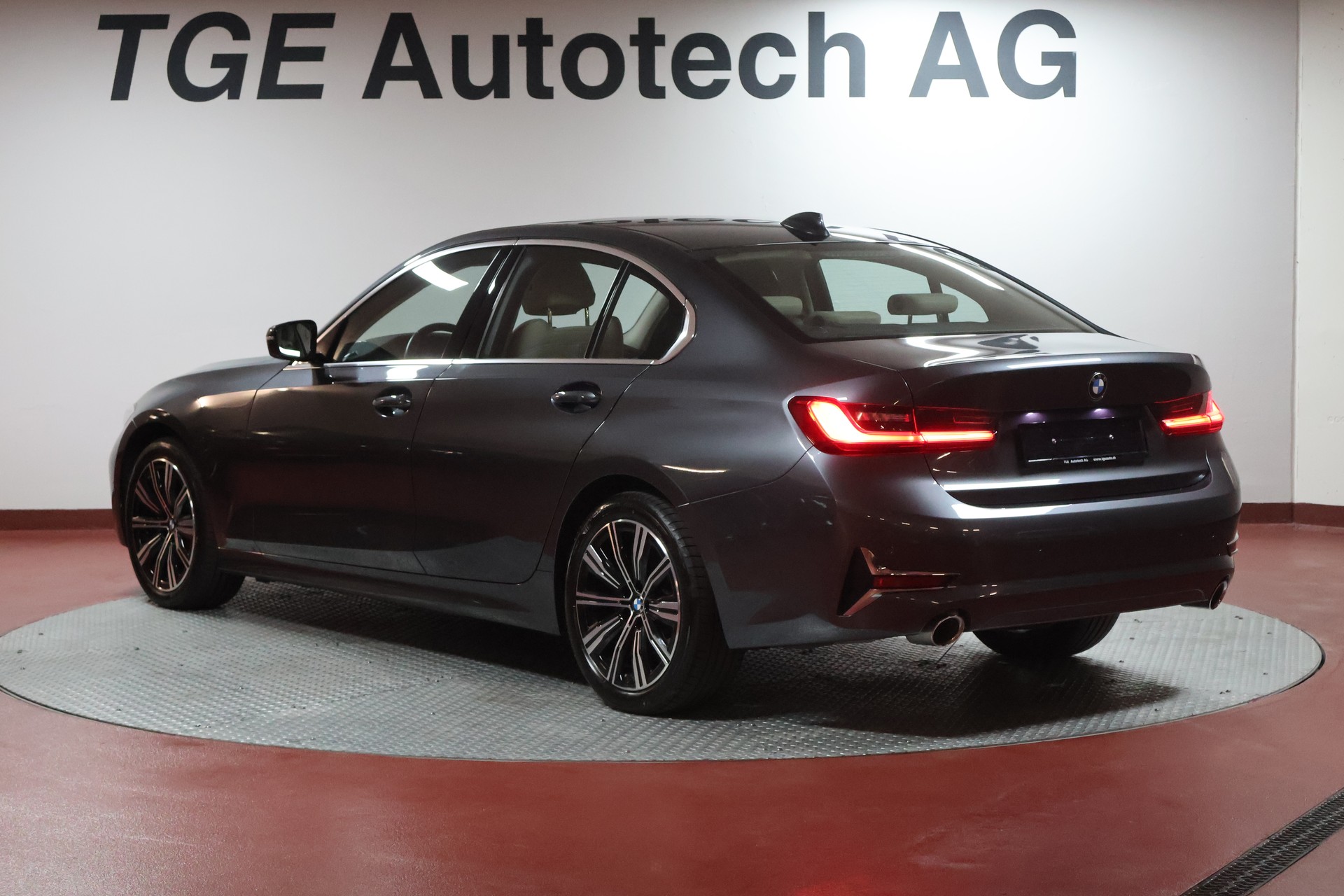 BMW 320d xDrive 48V Steptronic Luxury Line-image-19