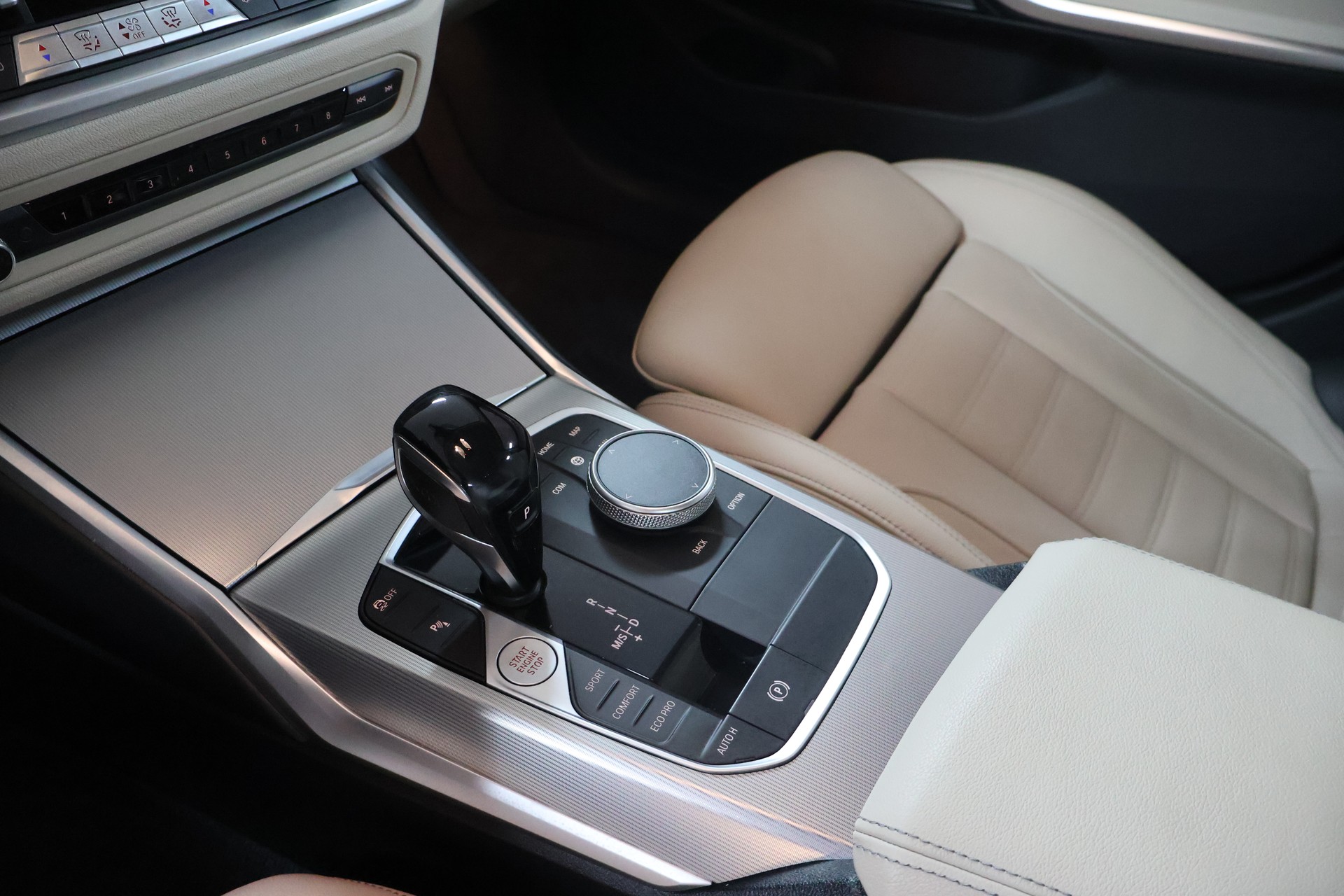 BMW 320d xDrive 48V Steptronic Luxury Line-image-13