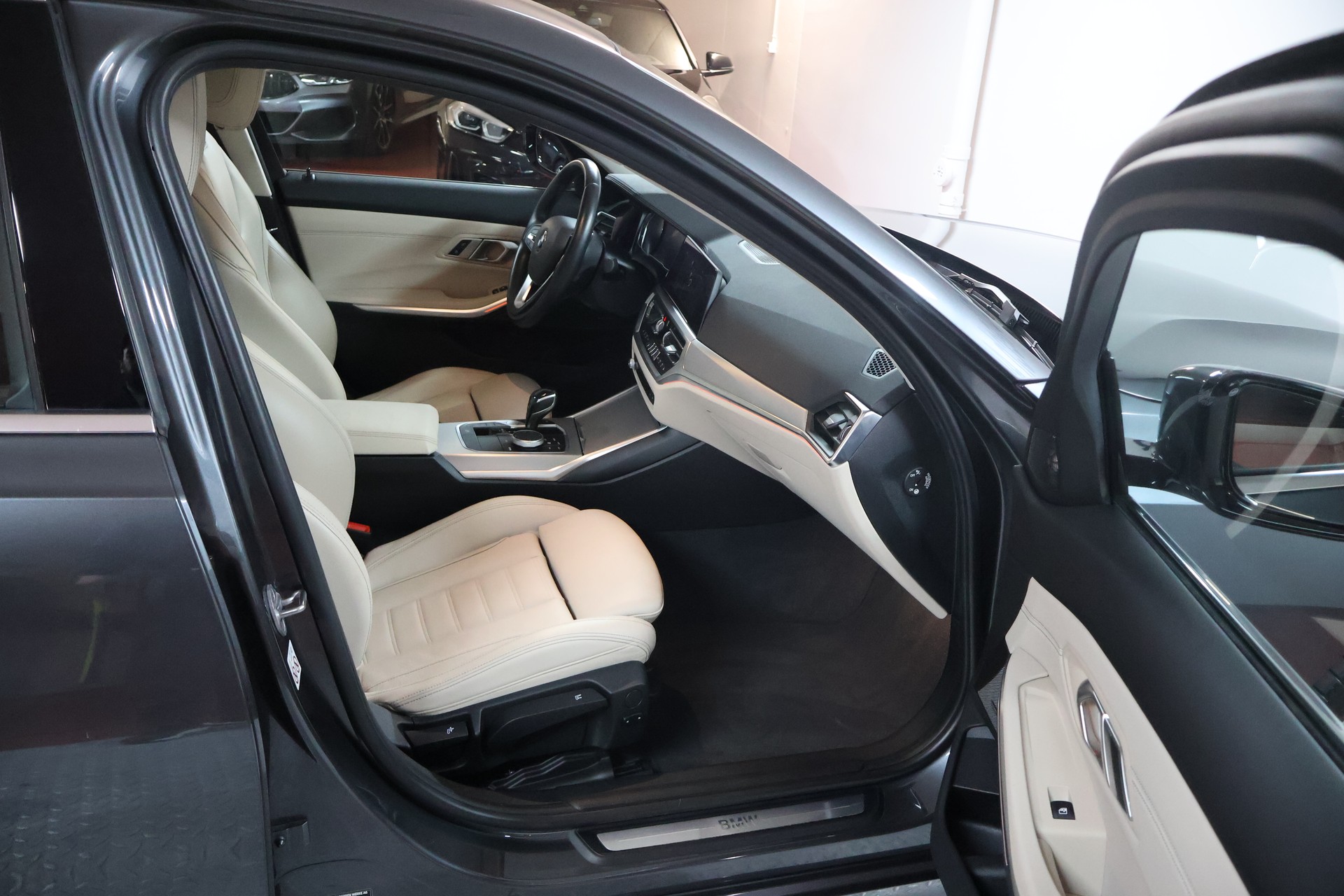 BMW 320d xDrive 48V Steptronic Luxury Line-image-14