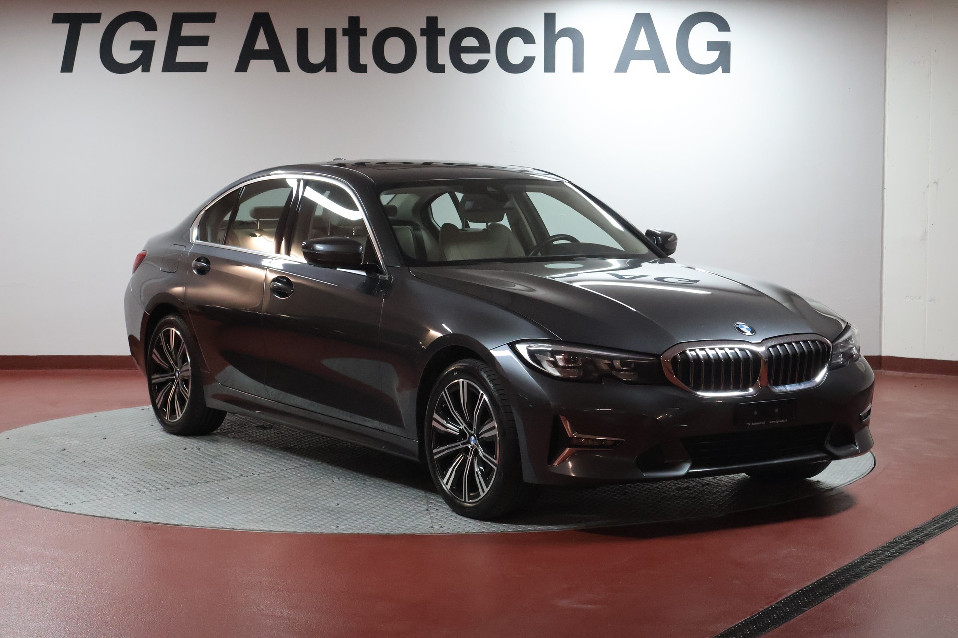 BMW 320d xDrive 48V Steptronic Luxury Line-showroom-element-3
