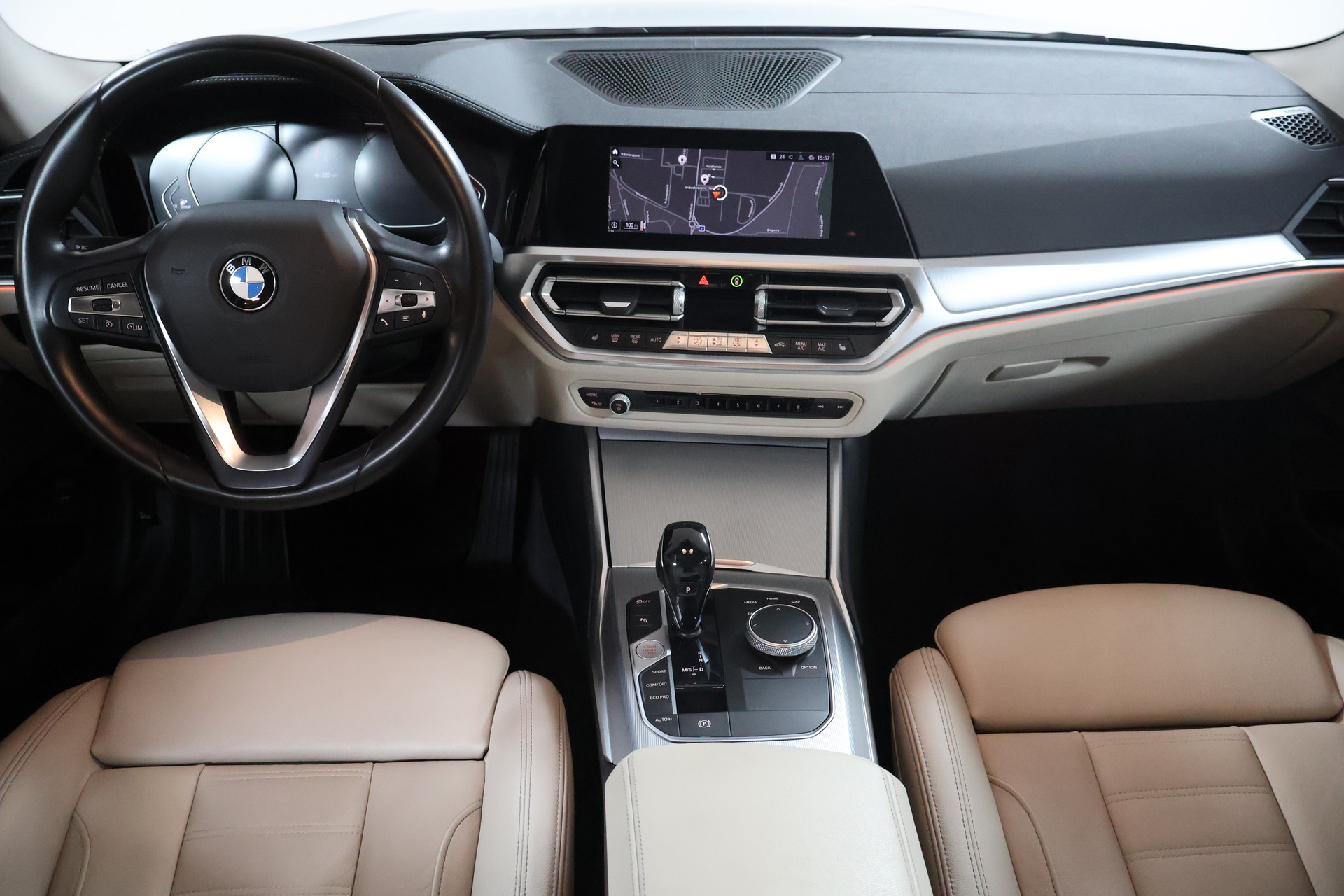 BMW 320d xDrive 48V Steptronic Luxury Line-image-11