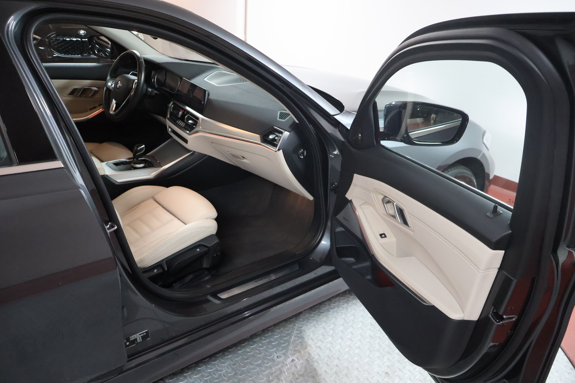 BMW 320d xDrive 48V Steptronic Luxury Line-image-15