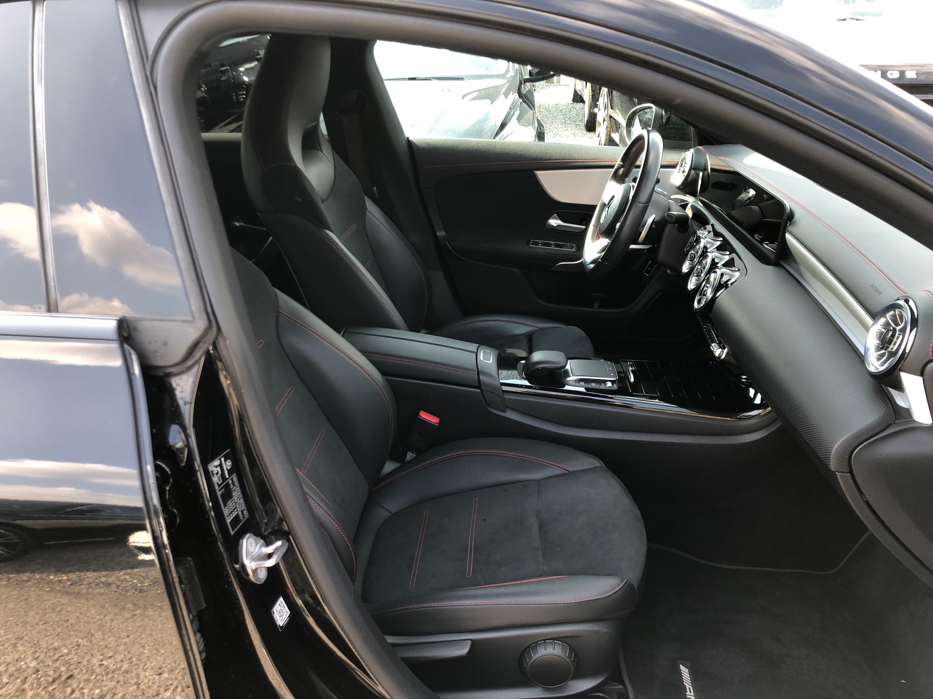 MERCEDES-BENZ CLA 180 AMG Line 7G-DCT-image-13
