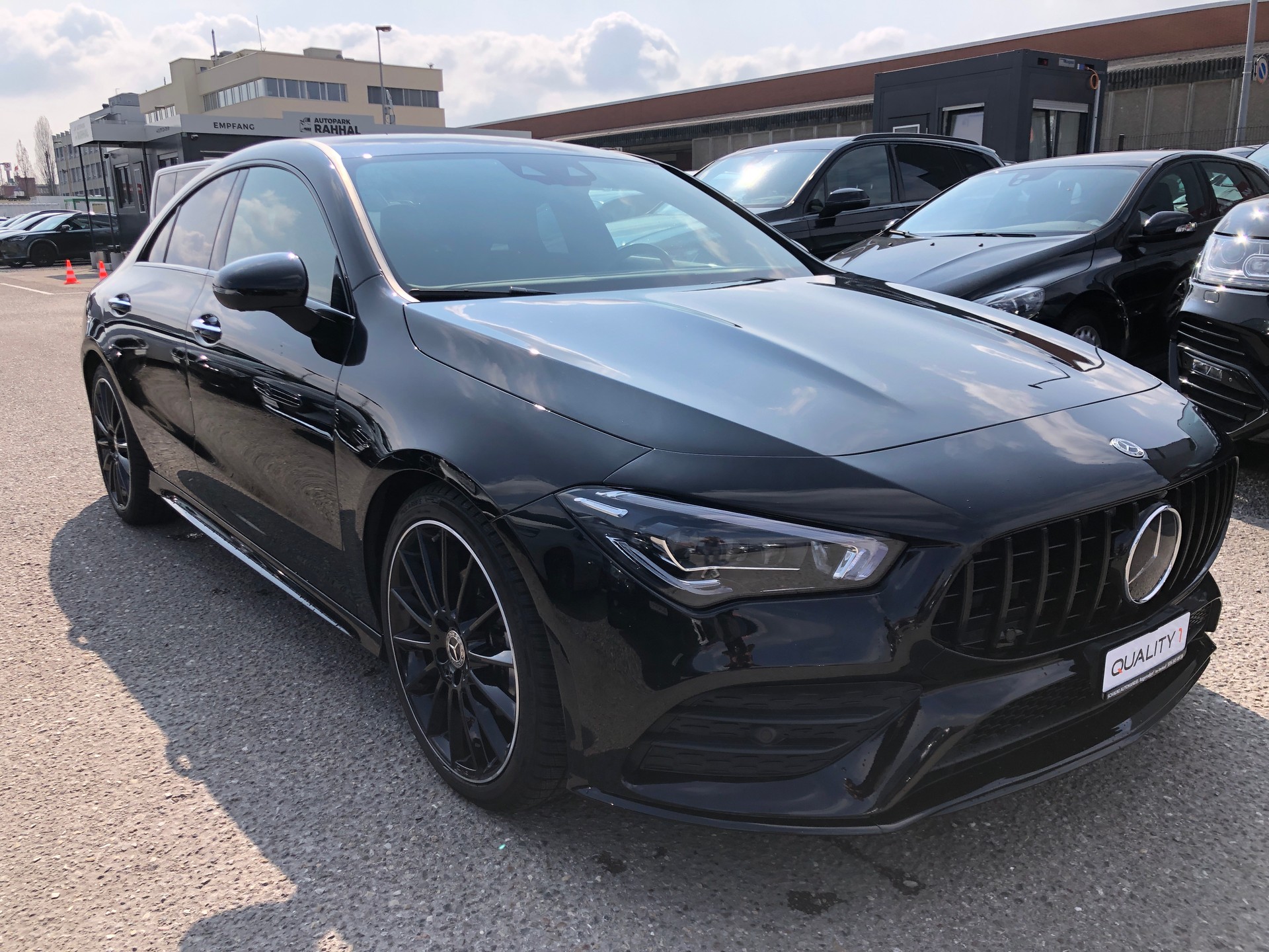 MERCEDES-BENZ CLA 180 AMG Line 7G-DCT-showroom-element-2