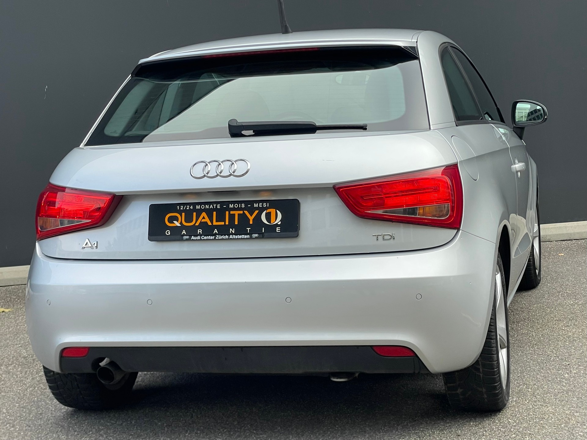 AUDI A1 1.6 TDI Ambition-image-2