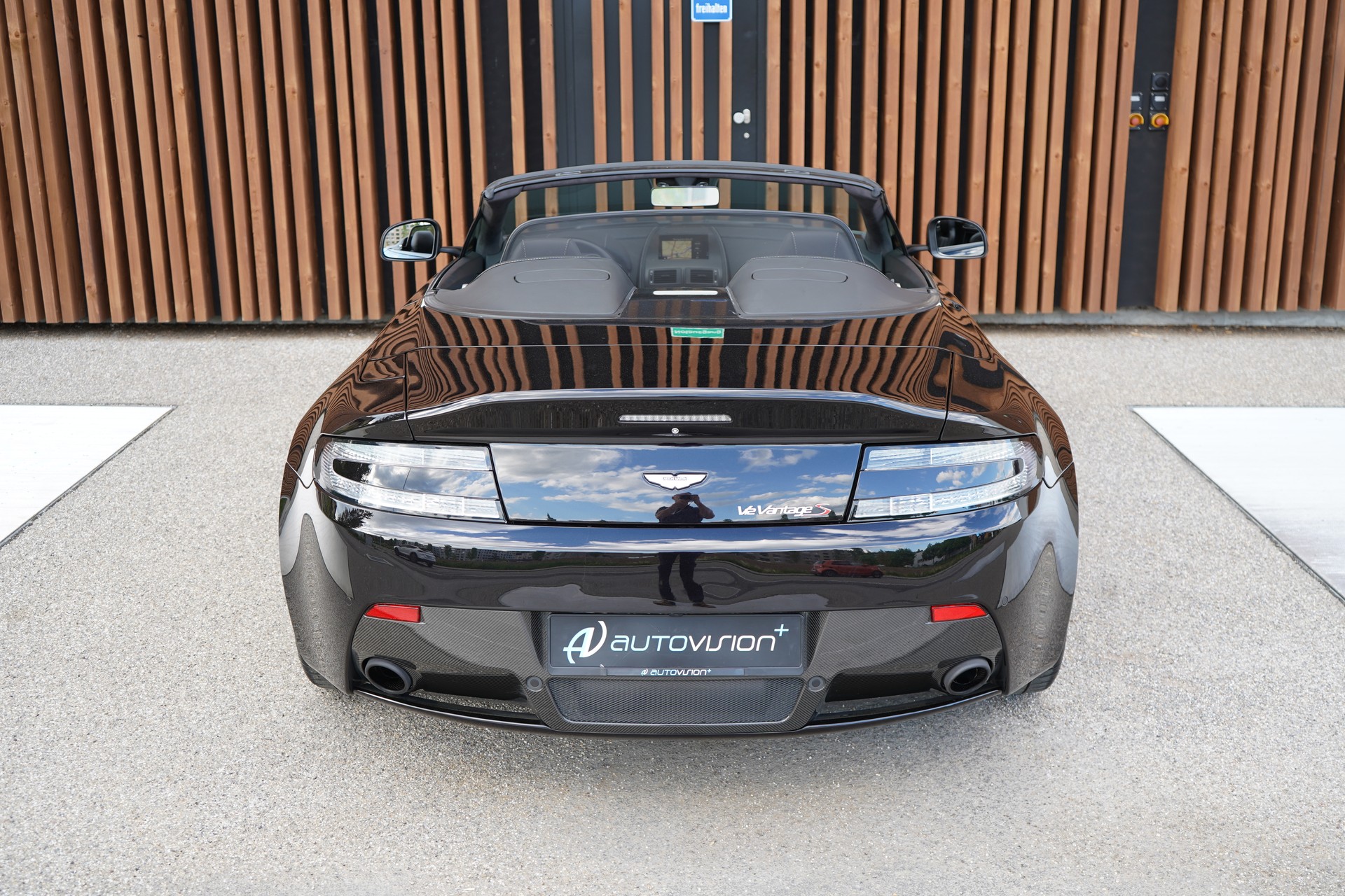 ASTON MARTIN V12 VANTAGE 5.9 S SPORTSHIFT CARBON l 574 PS-image-16