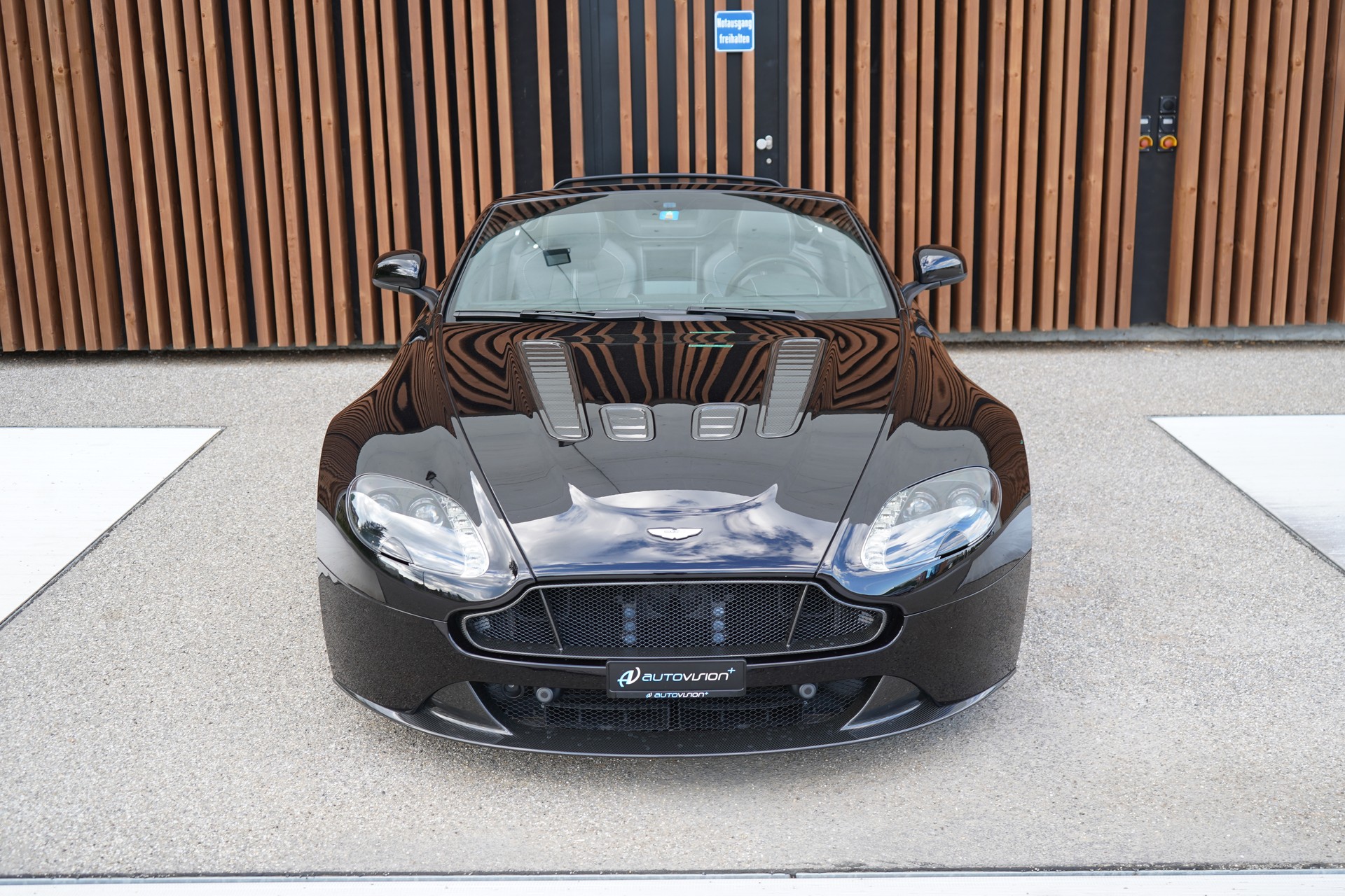 ASTON MARTIN V12 VANTAGE 5.9 S SPORTSHIFT CARBON l 574 PS-image-14
