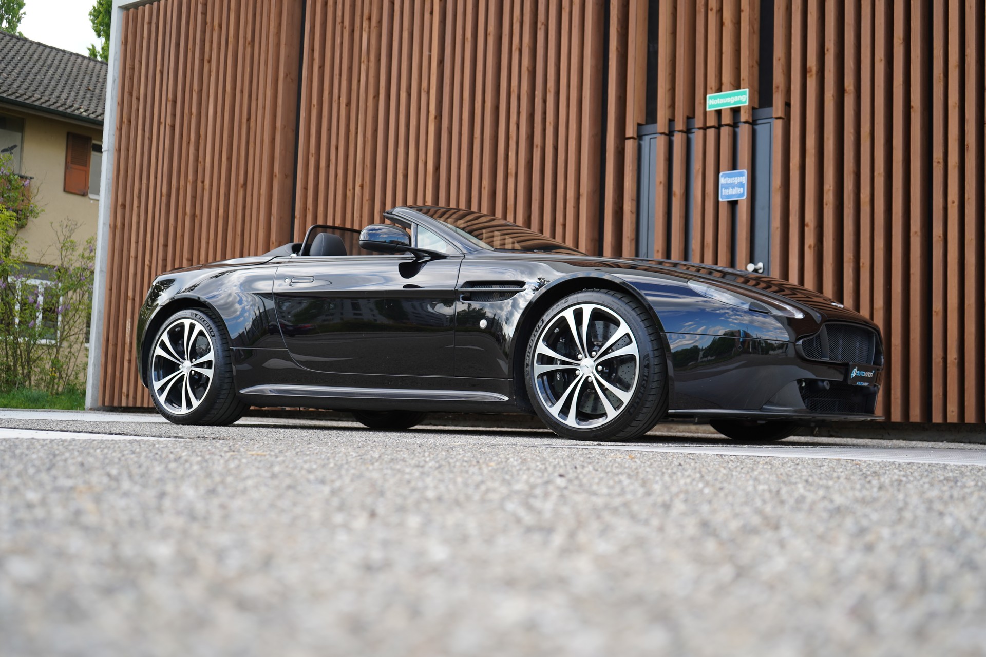 ASTON MARTIN V12 VANTAGE 5.9 S SPORTSHIFT CARBON l 574 PS-image-10