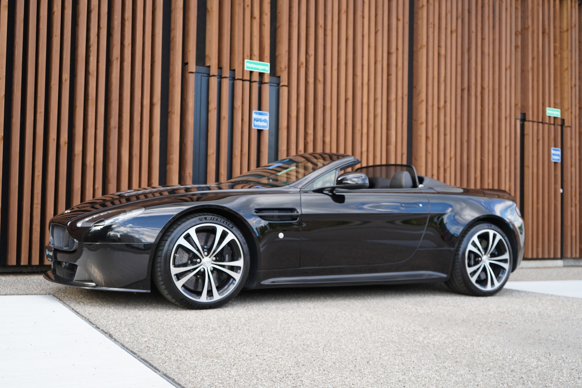 ASTON MARTIN V12 VANTAGE 5.9 S SPORTSHIFT CARBON l 574 PS-image-7