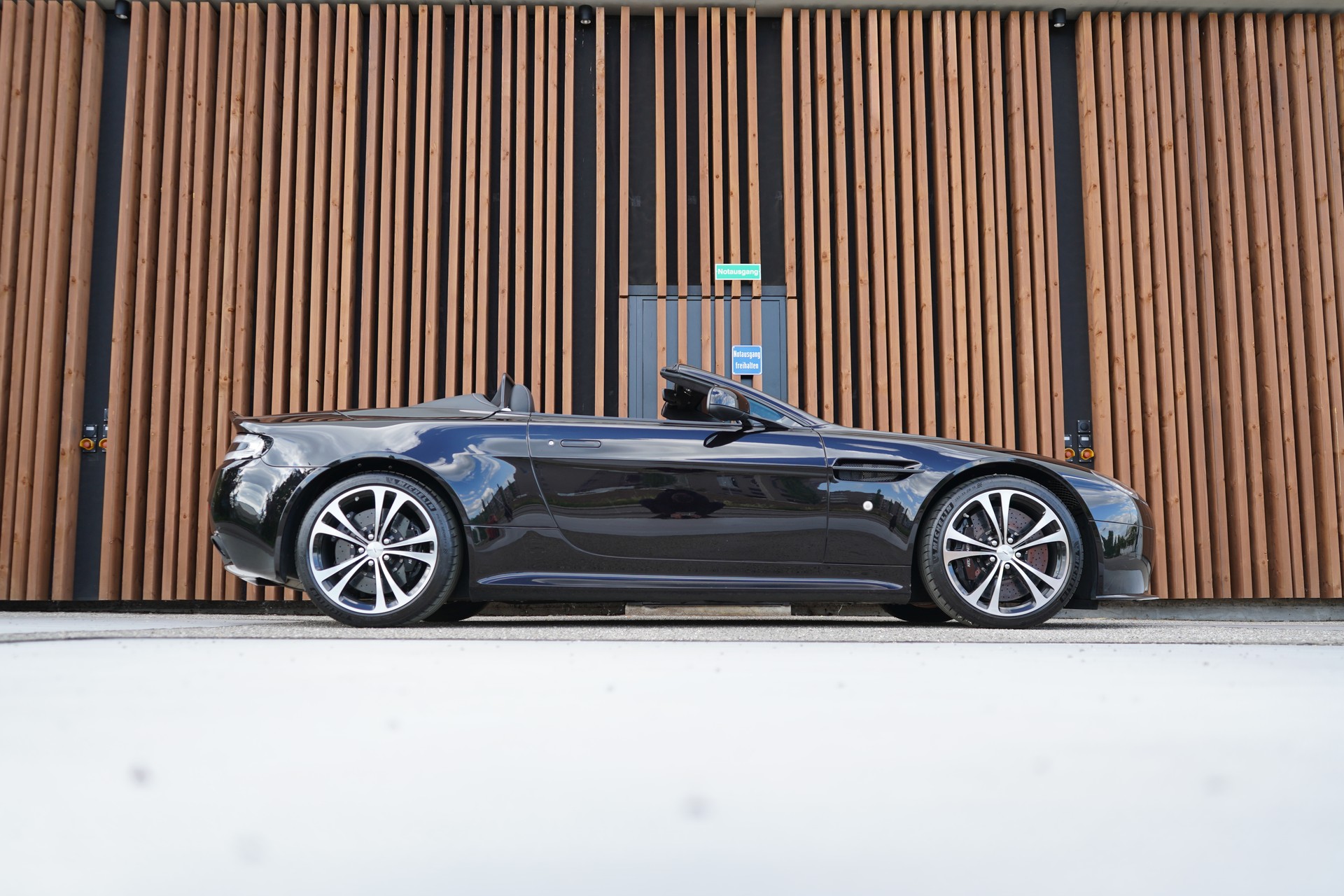 ASTON MARTIN V12 VANTAGE 5.9 S SPORTSHIFT CARBON l 574 PS-showroom-element-2