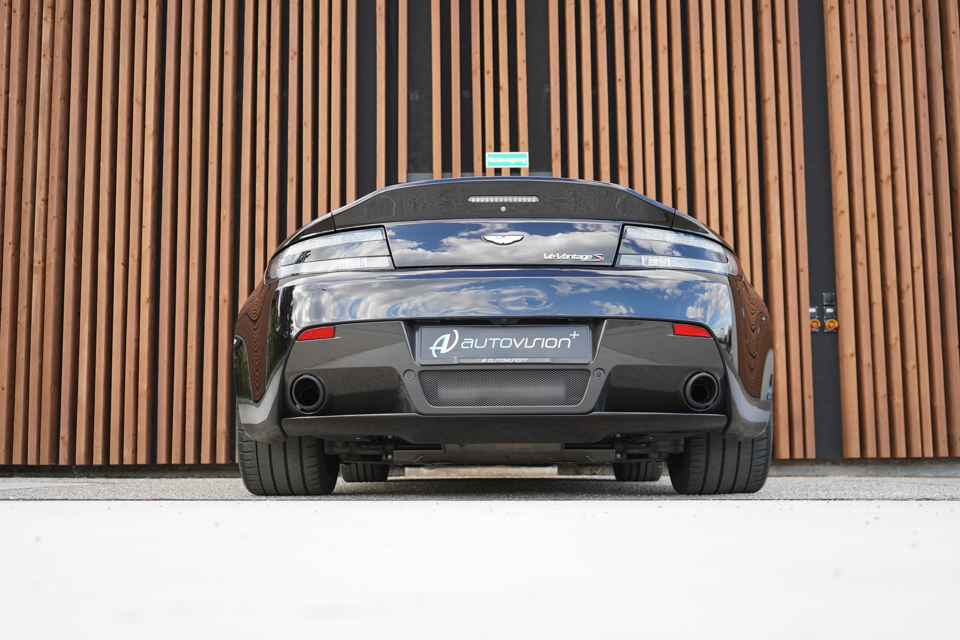 ASTON MARTIN V12 VANTAGE 5.9 S SPORTSHIFT CARBON l 574 PS-image-17