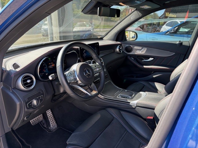 MERCEDES-BENZ GLC 300 AMG Line 4Matic 9G-Tronic-showroom-element-3