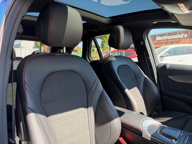 MERCEDES-BENZ GLC 300 AMG Line 4Matic 9G-Tronic-image-5