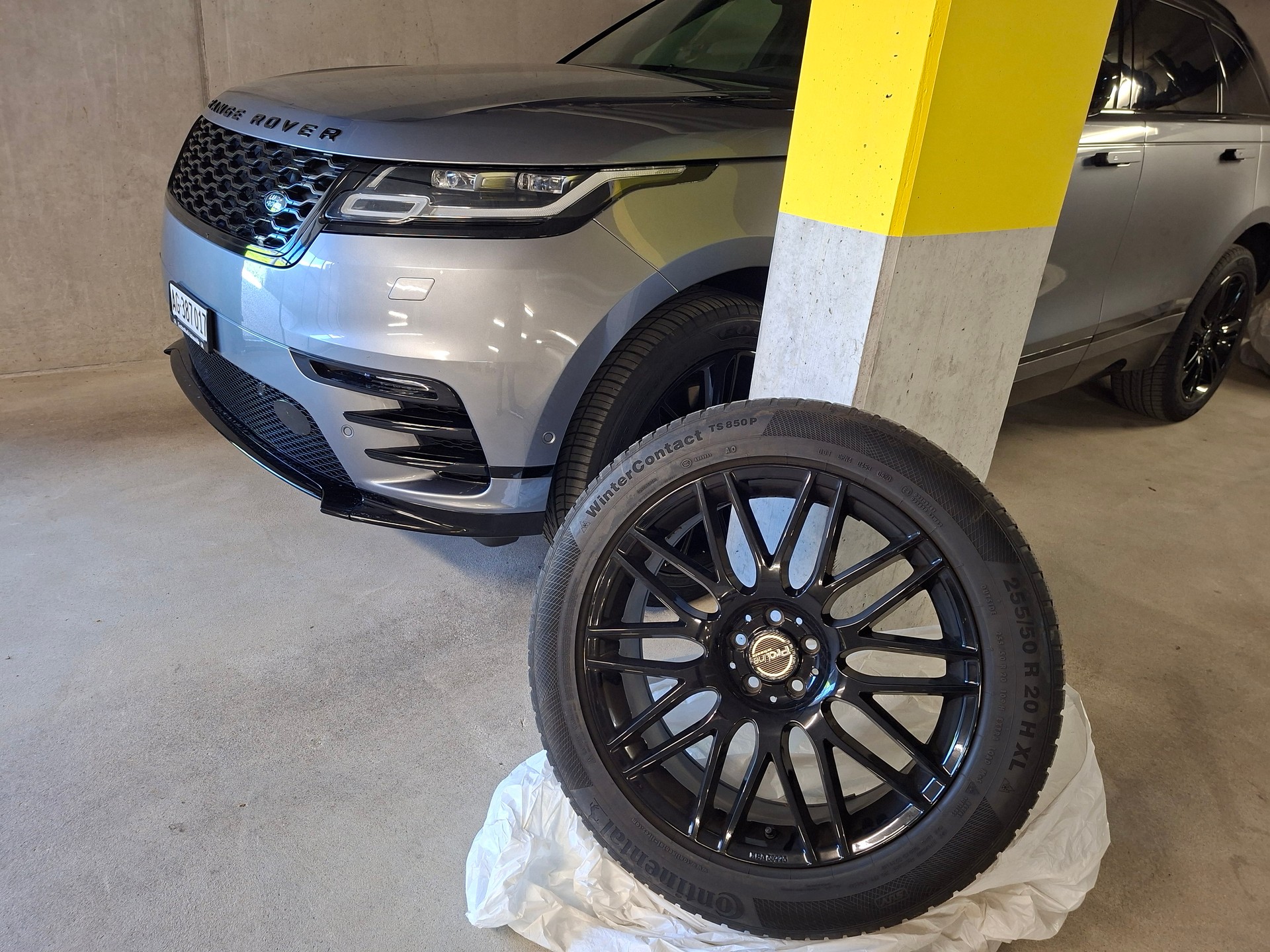 LAND ROVER Range Rover Velar R-Dynamic P 250 SE Automatic-image-19