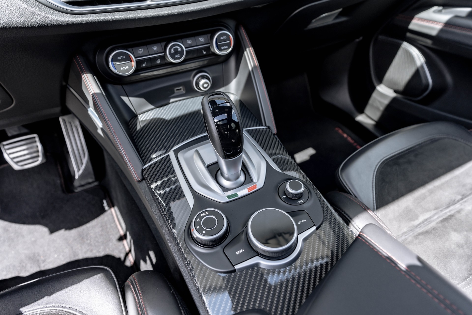 ALFA ROMEO Stelvio 2.9 V6 Quadrifoglio Q4 Automatic * FRISCH AB MFK * NEUE BREMSEN VO & HI * BREITER & TIEFER *-image-28