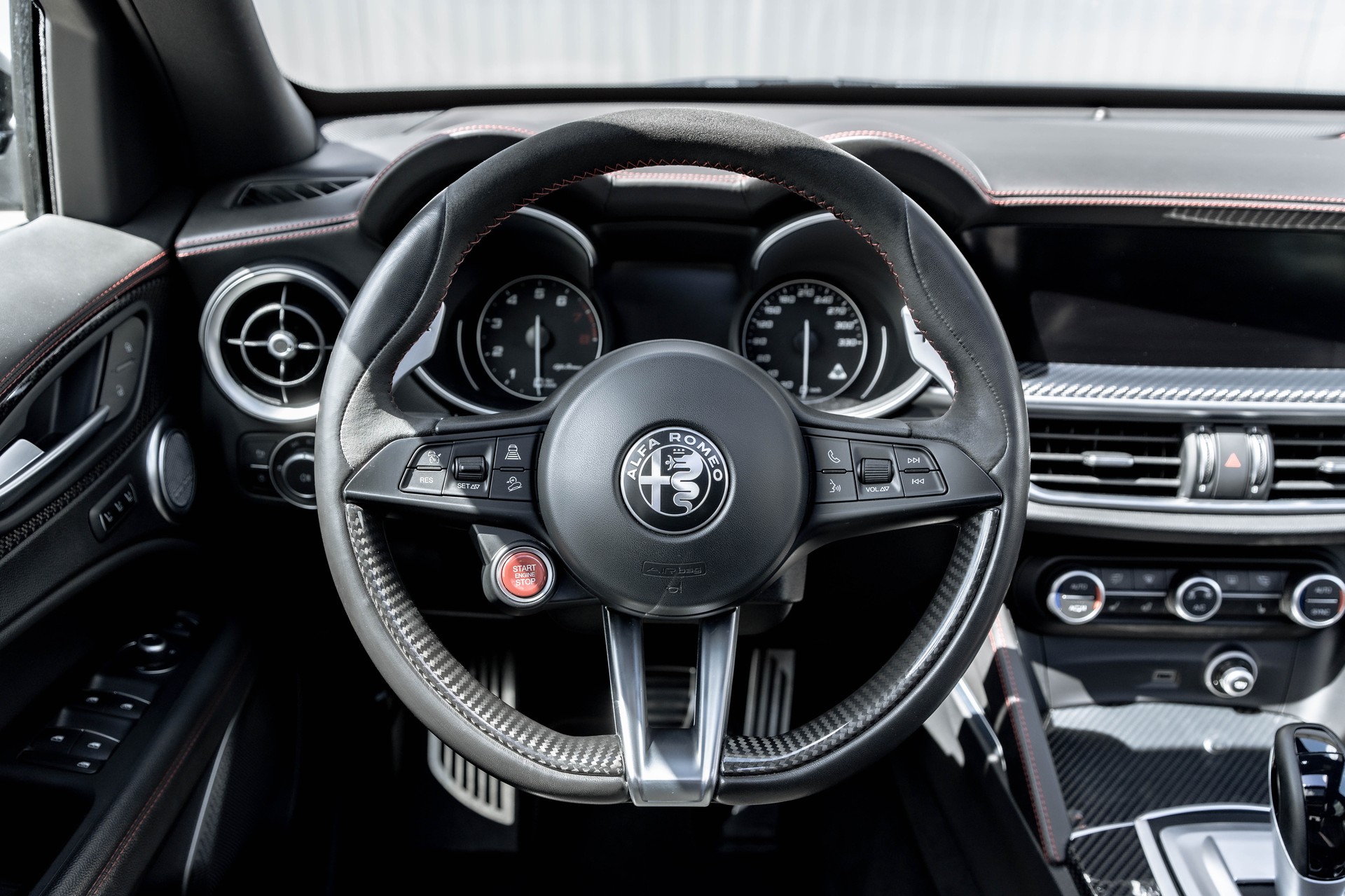 ALFA ROMEO Stelvio 2.9 V6 Quadrifoglio Q4 Automatic * FRISCH AB MFK * NEUE BREMSEN VO & HI * BREITER & TIEFER *-image-12