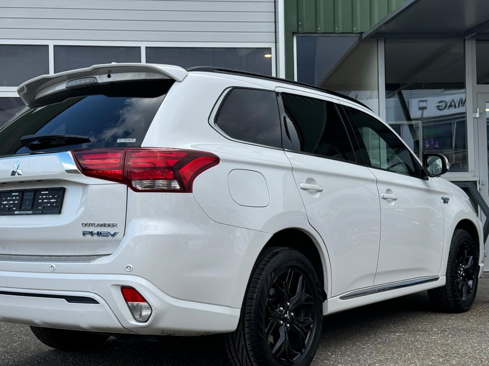 MITSUBISHI Outlander 2.4 PHEV Diamond S-Edition 4WD Automatic-image-7