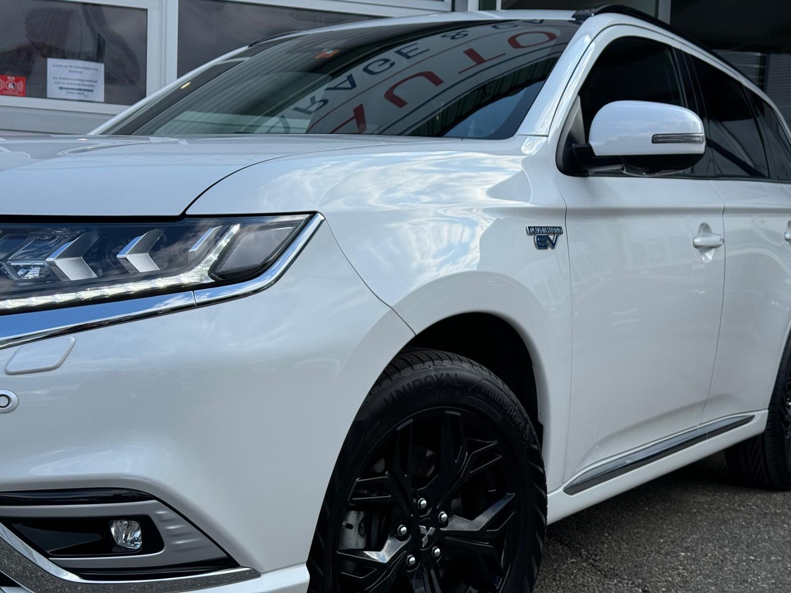 MITSUBISHI Outlander 2.4 PHEV Diamond S-Edition 4WD Automatic-showroom-element-2